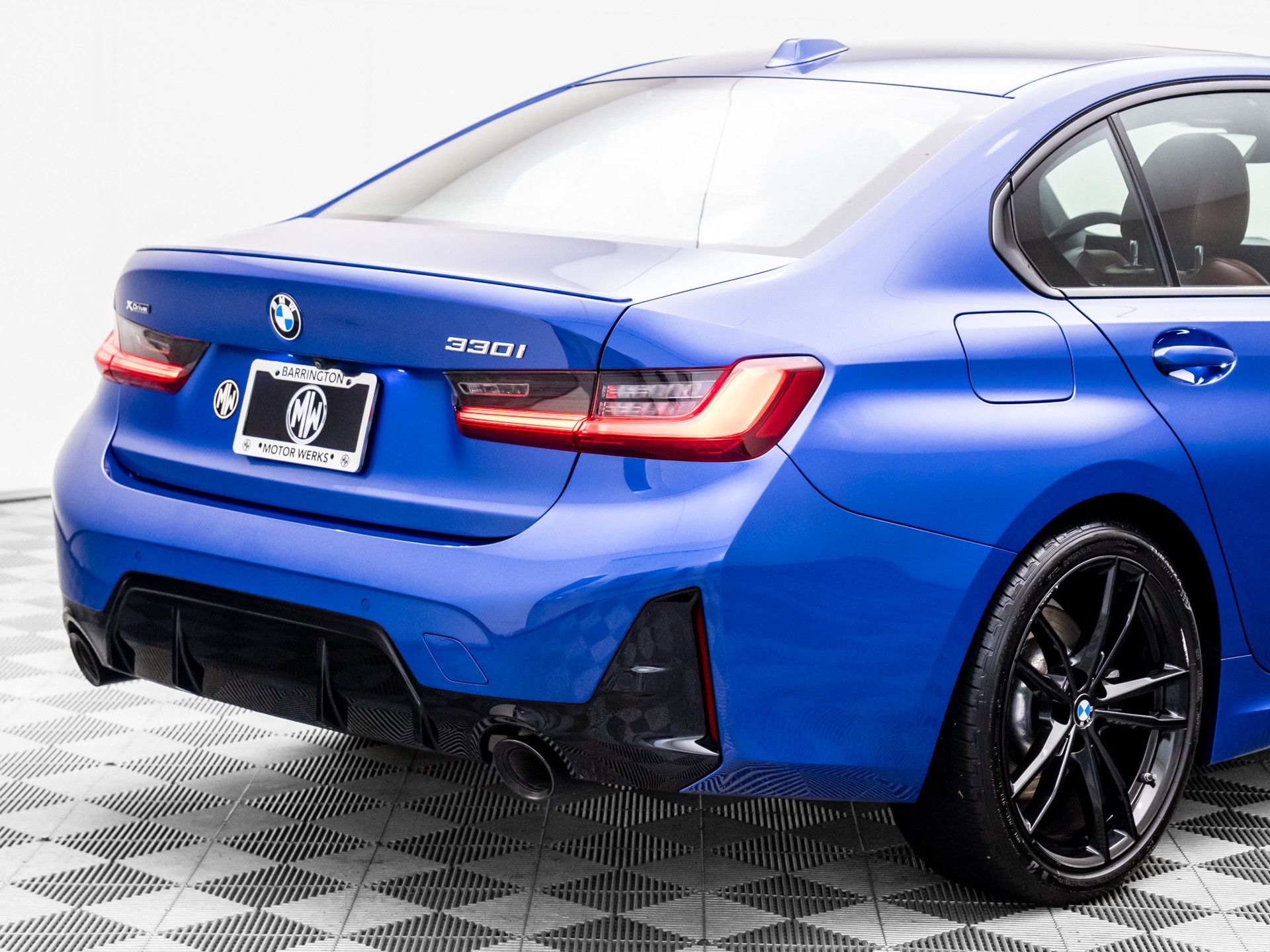 2023 BMW 3-Series 330i xDrive photo