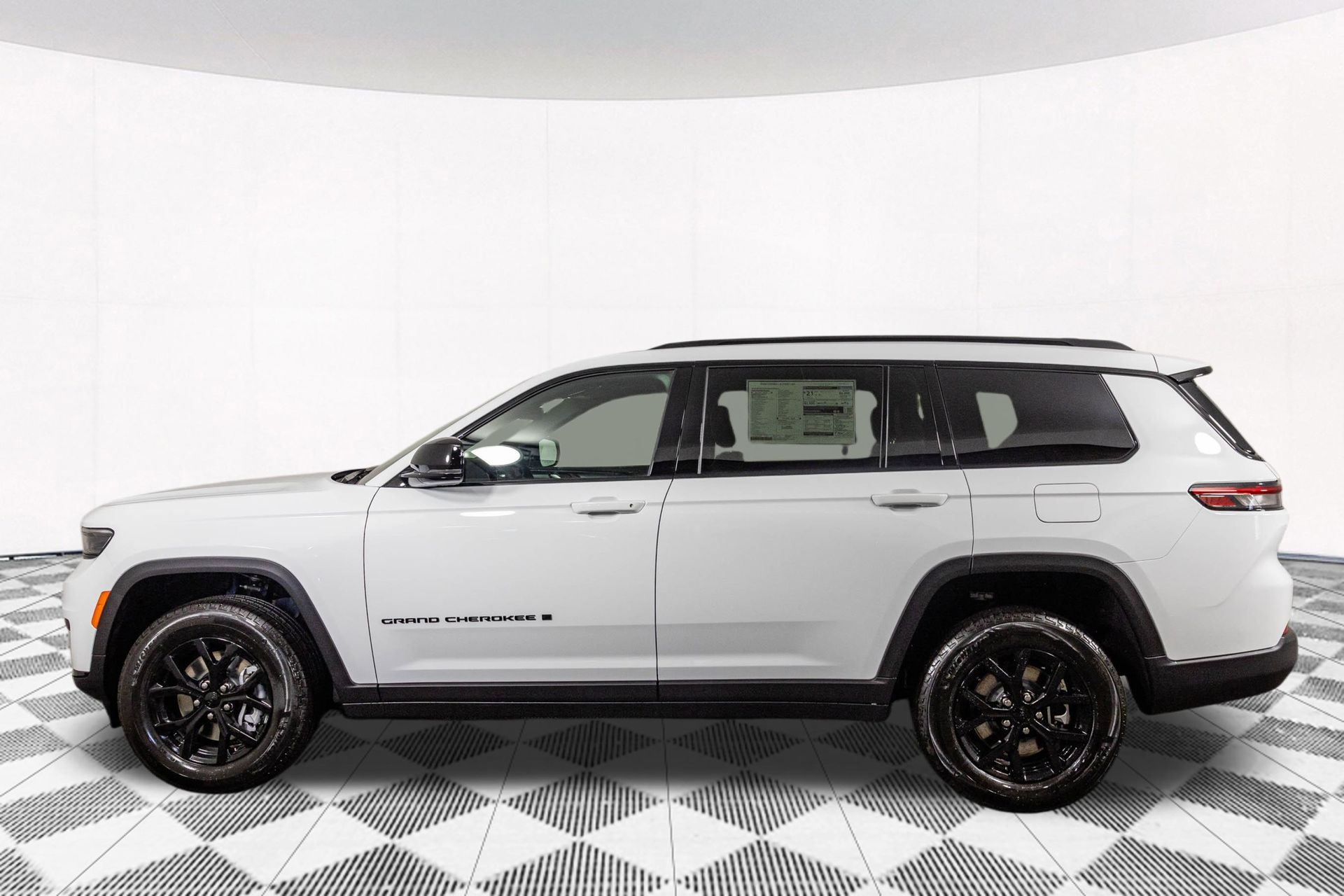 2025 JEEP GRAND CHEROKEE L - Image 11