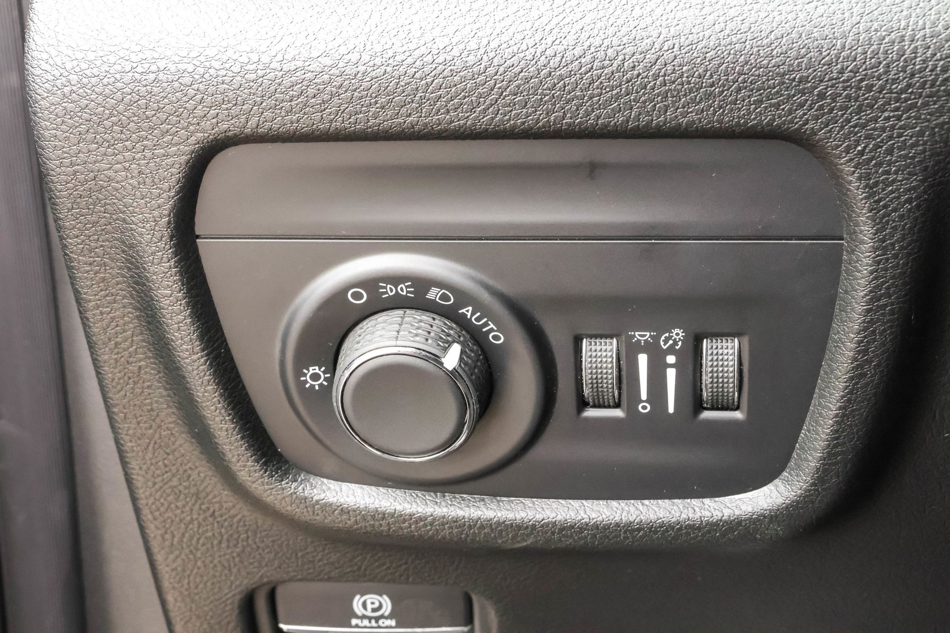 2025 JEEP GRAND CHEROKEE - Image 29