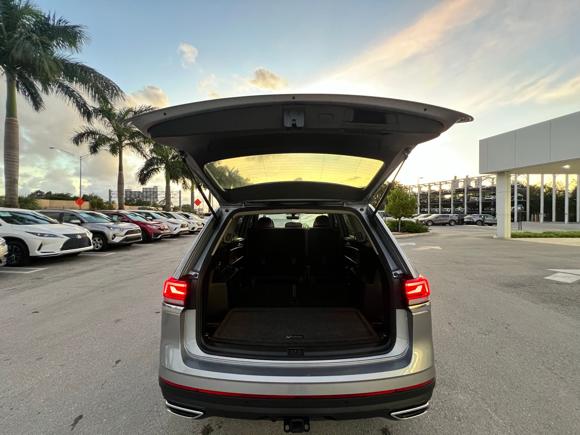 2022 Volkswagen Atlas 3.6L V6 SE w/Technology 19