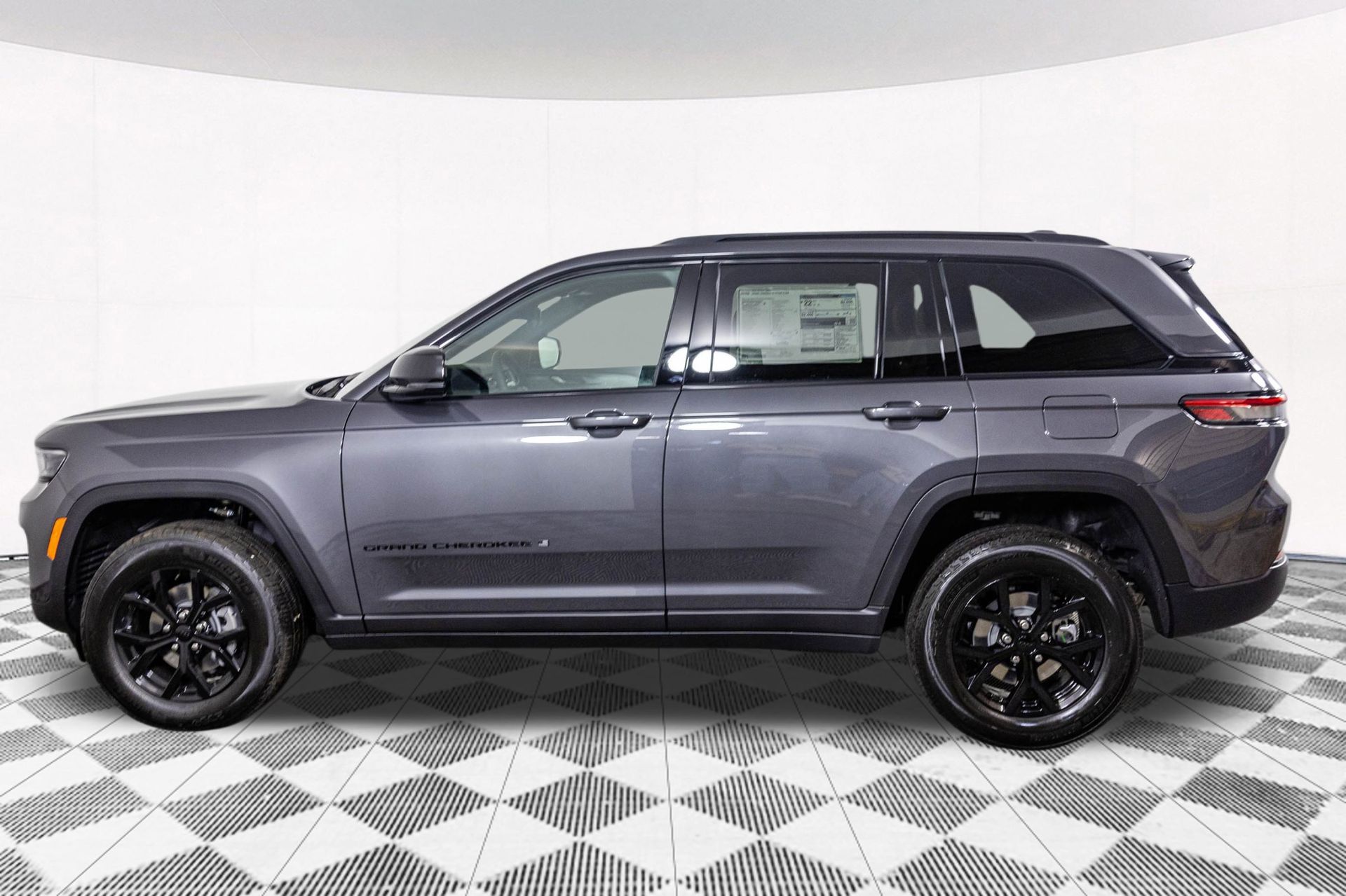 2025 JEEP GRAND CHEROKEE - Image 12