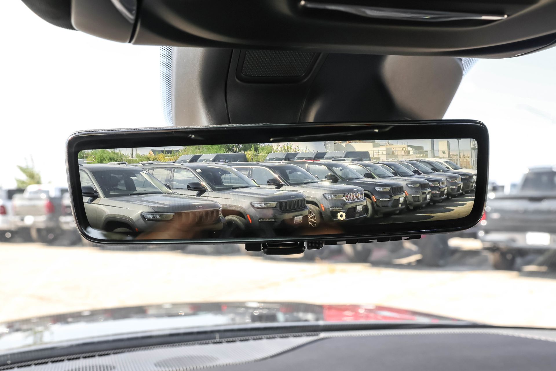 2025 JEEP GRAND CHEROKEE - Image 29