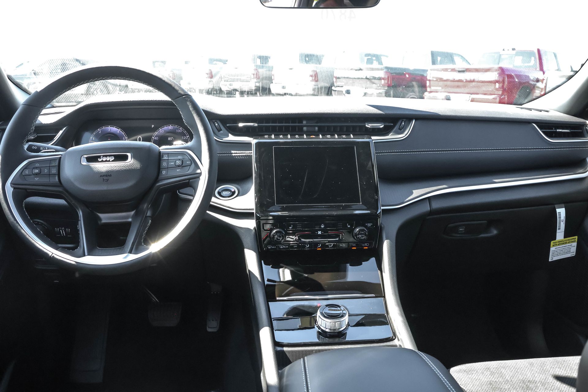 2025 JEEP GRAND CHEROKEE - Image 17