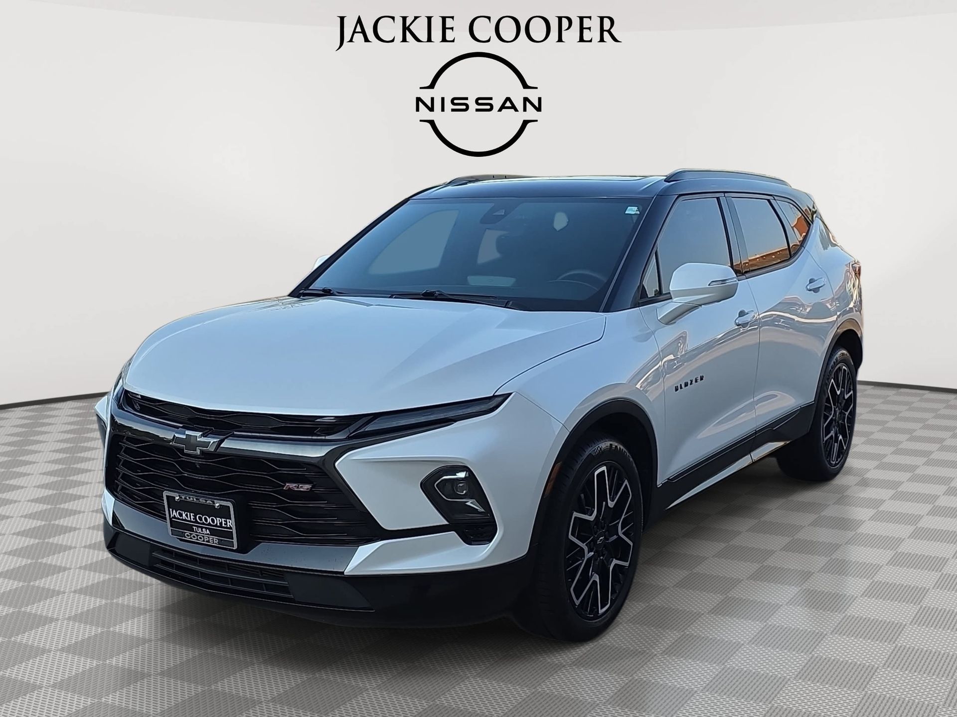 White (Iridescent Pearl Tricoat) 2023 Chevrolet Blazer SUV / Crossover Front-Wheel Drive 9-Speed Automatic Overdrive