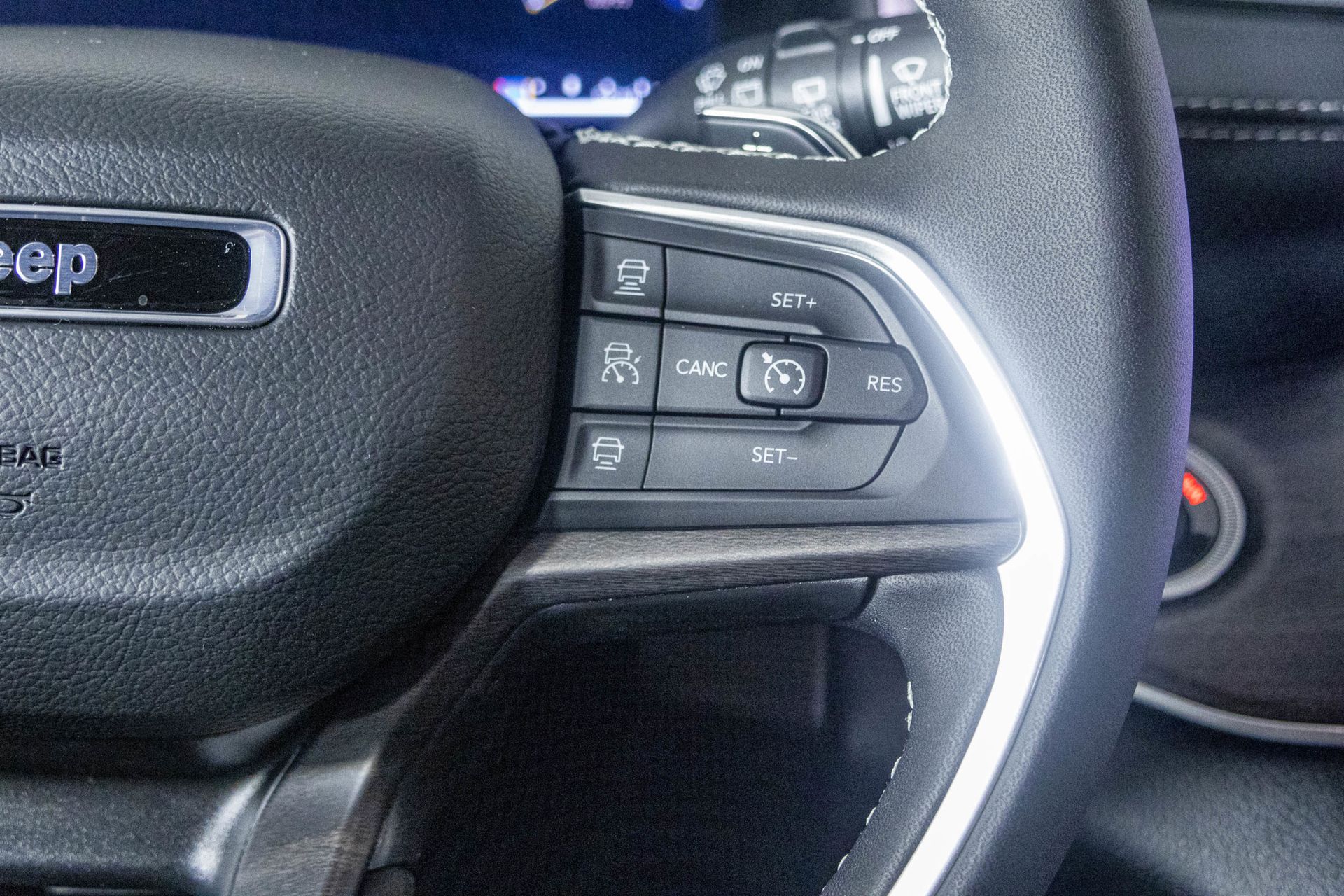 2025 JEEP GRAND CHEROKEE - Image 32