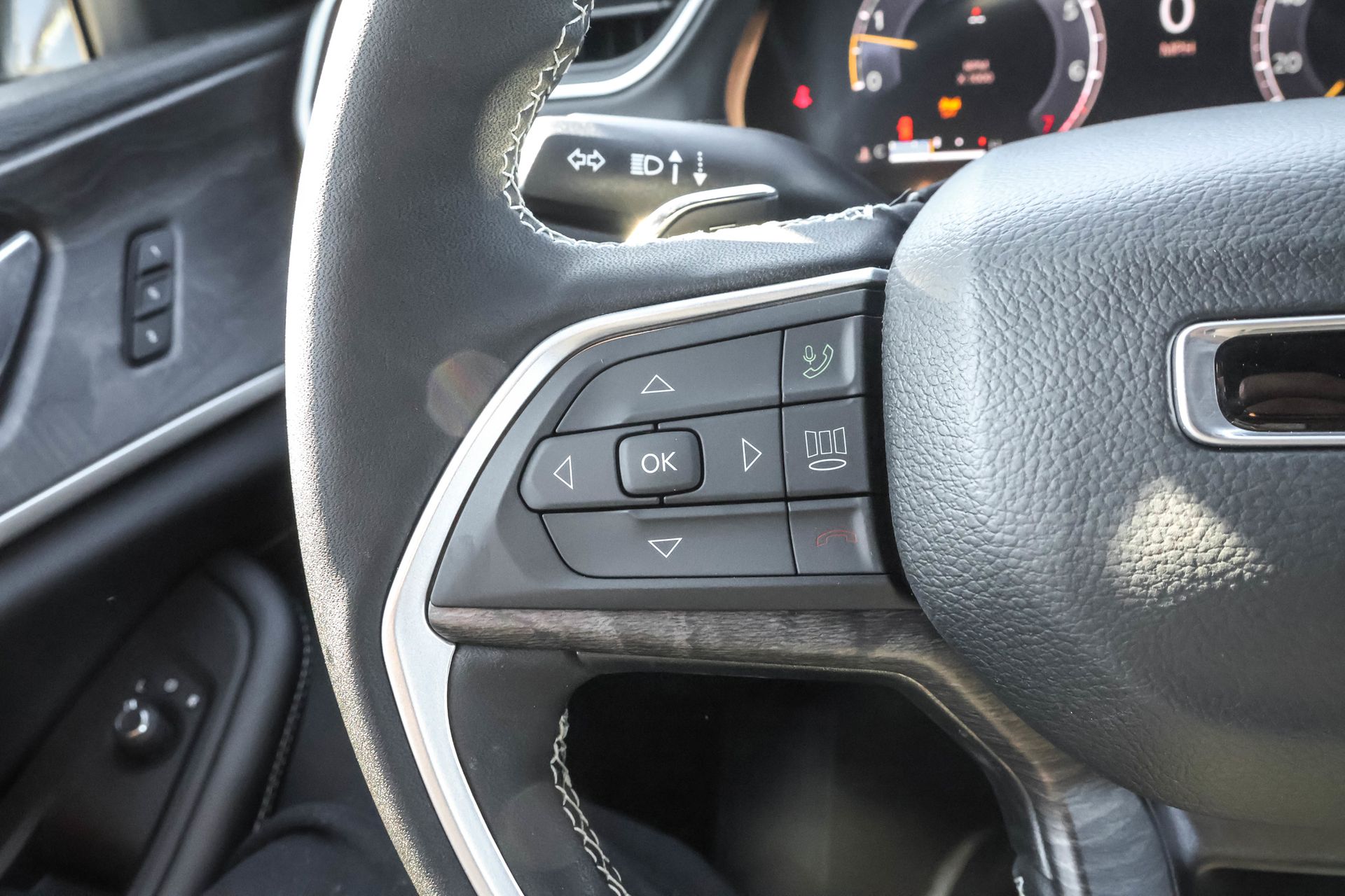 2025 JEEP GRAND CHEROKEE - Image 23