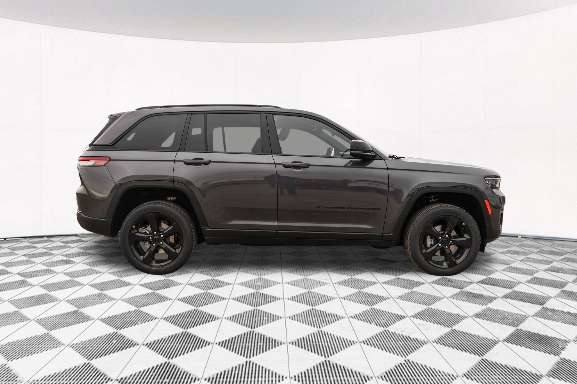 2025 JEEP GRAND CHEROKEE - Image 16