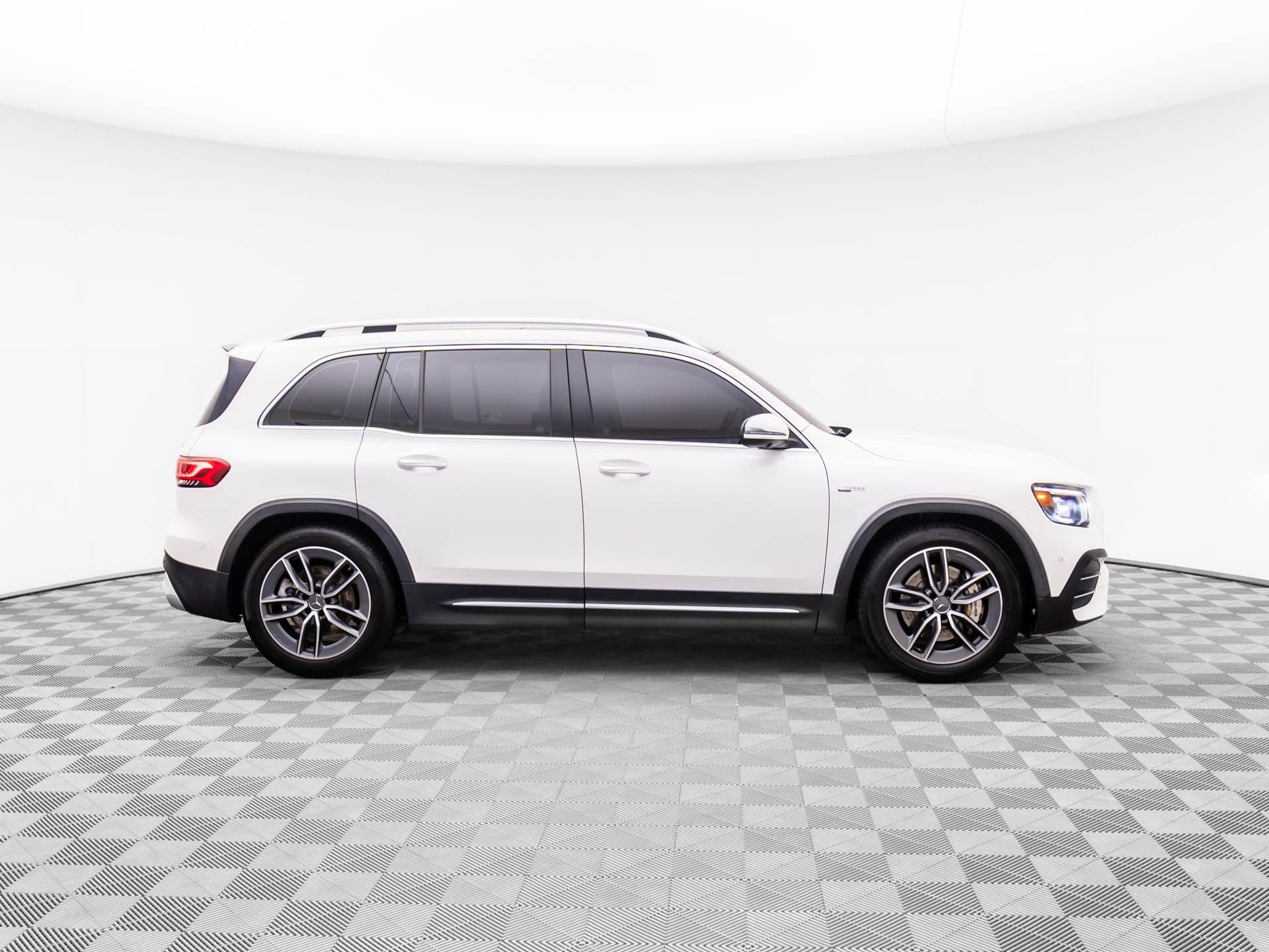 2022 Mercedes-Benz GLB GLB 35 AMG photo