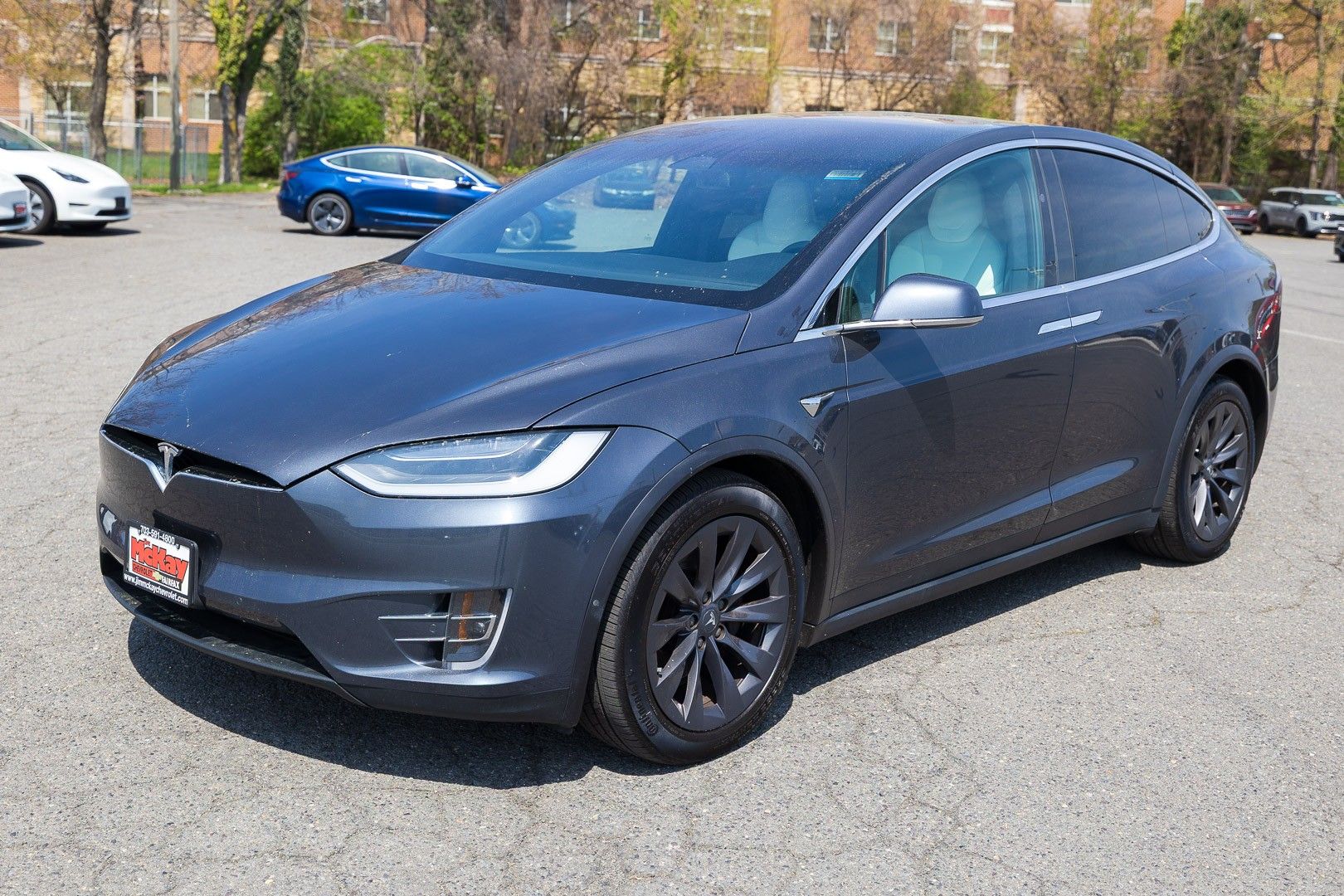 View vehicle photo 2