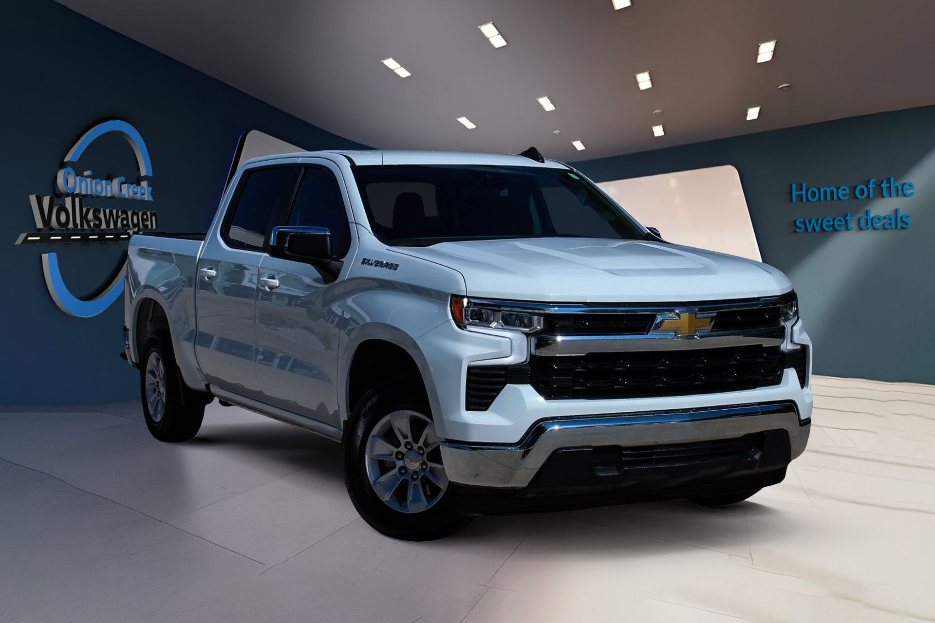 View vehicle photo 3