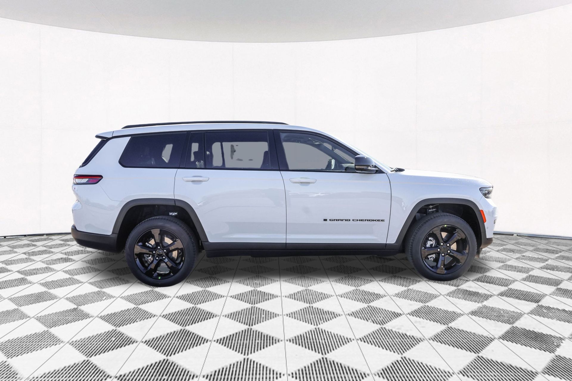 2025 JEEP GRAND CHEROKEE L - Image 13