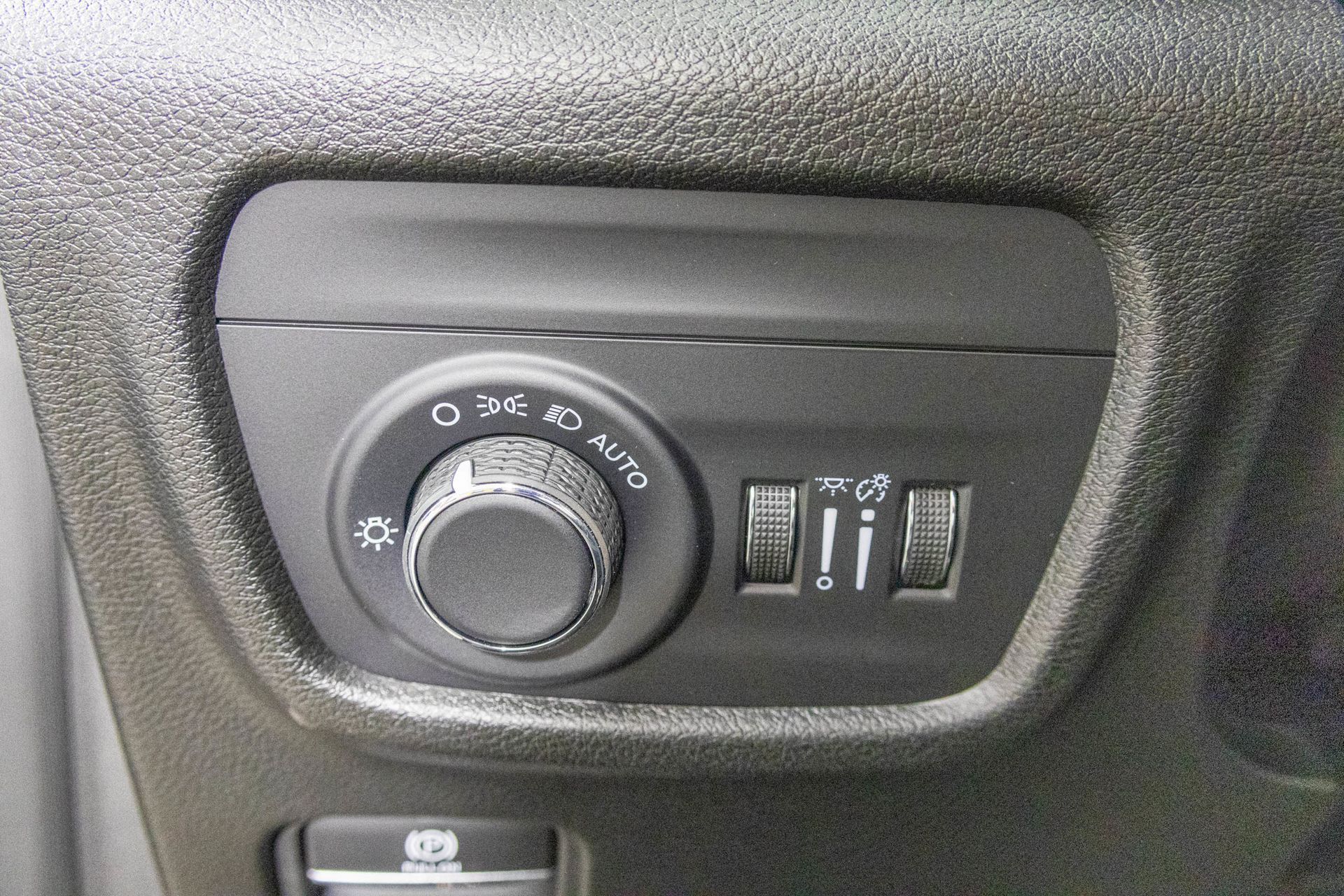 2025 JEEP GRAND CHEROKEE - Image 20