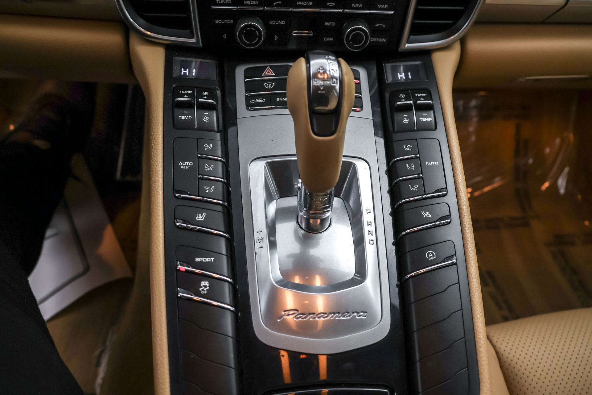 2015 PORSCHE PANAMERA - Image 20