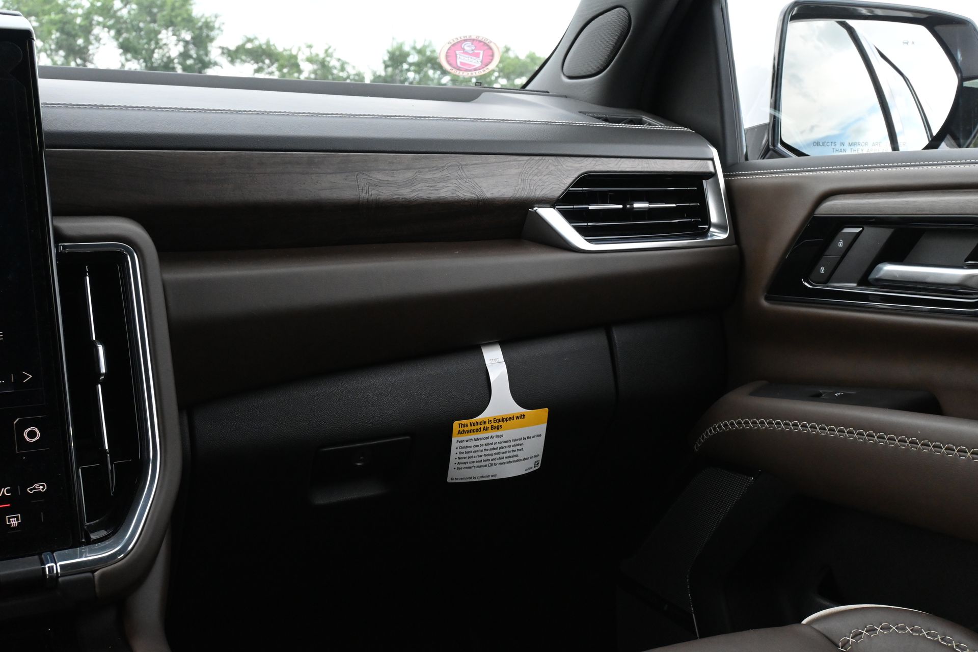 2025 GMC Yukon Denali Ultimate White at Community Honda