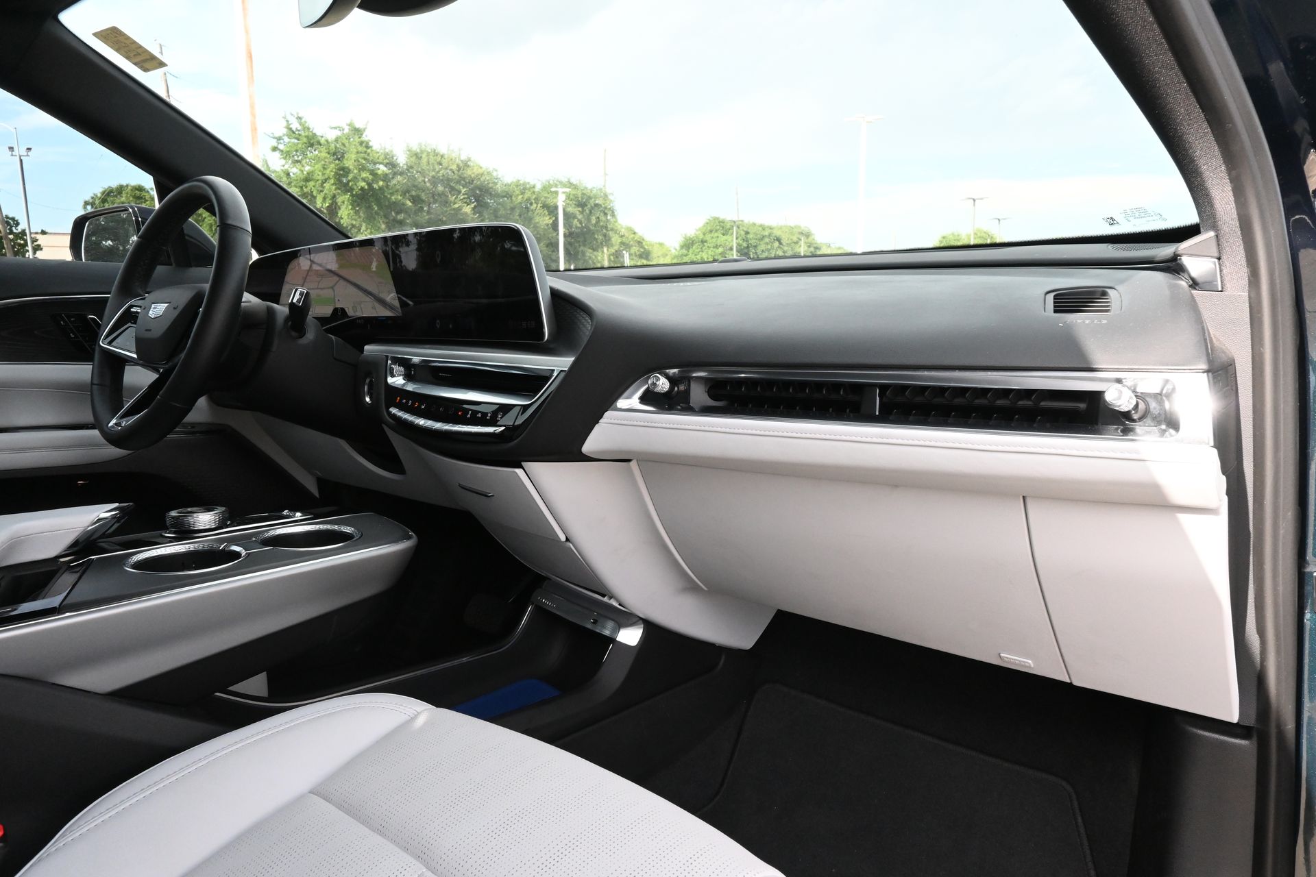 2024 Cadillac LYRIQ Luxury Green at Bayway Cadillac of The Woodlands
