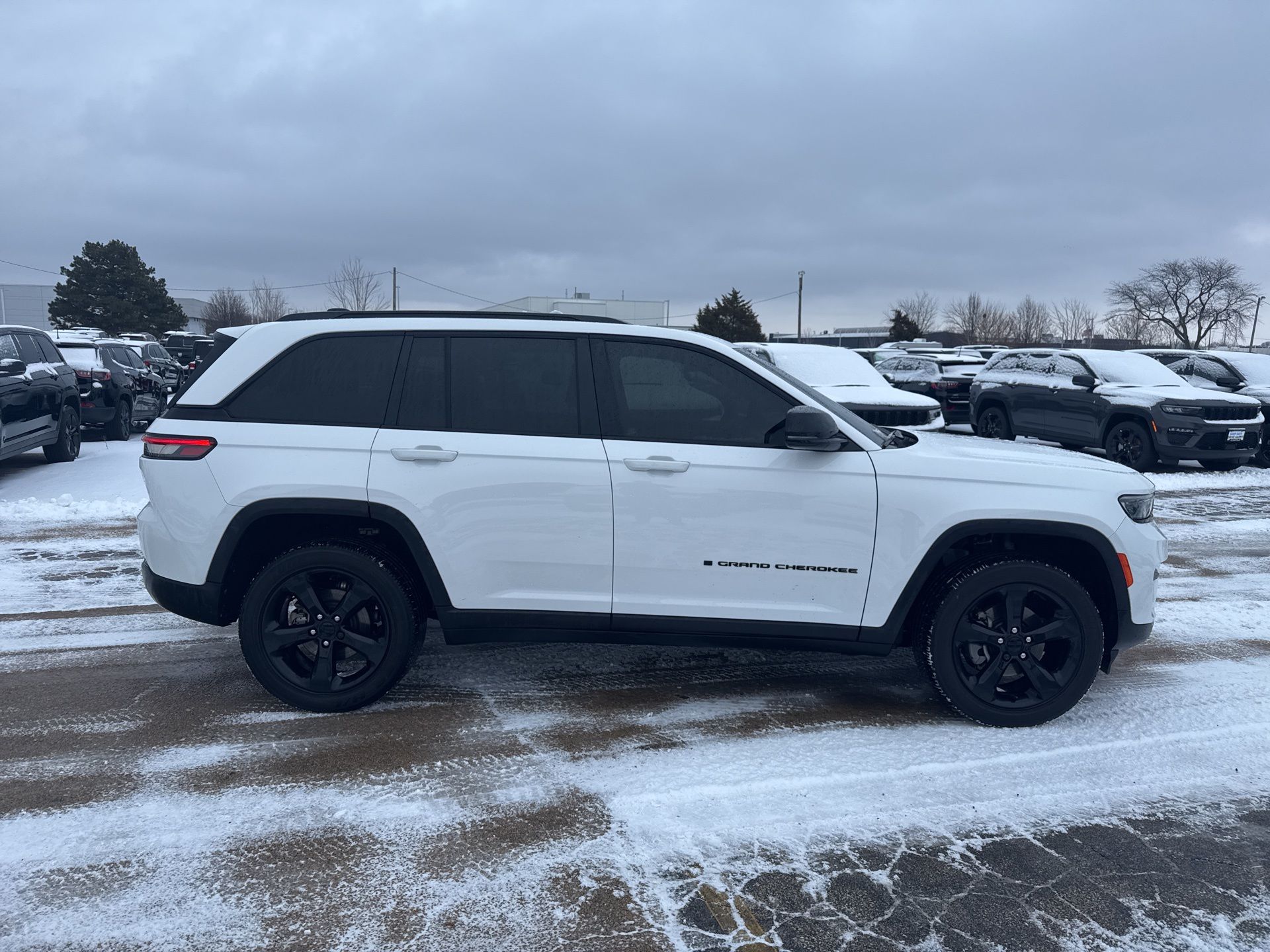 2023 JEEP GRAND CHEROKEE - Image 5