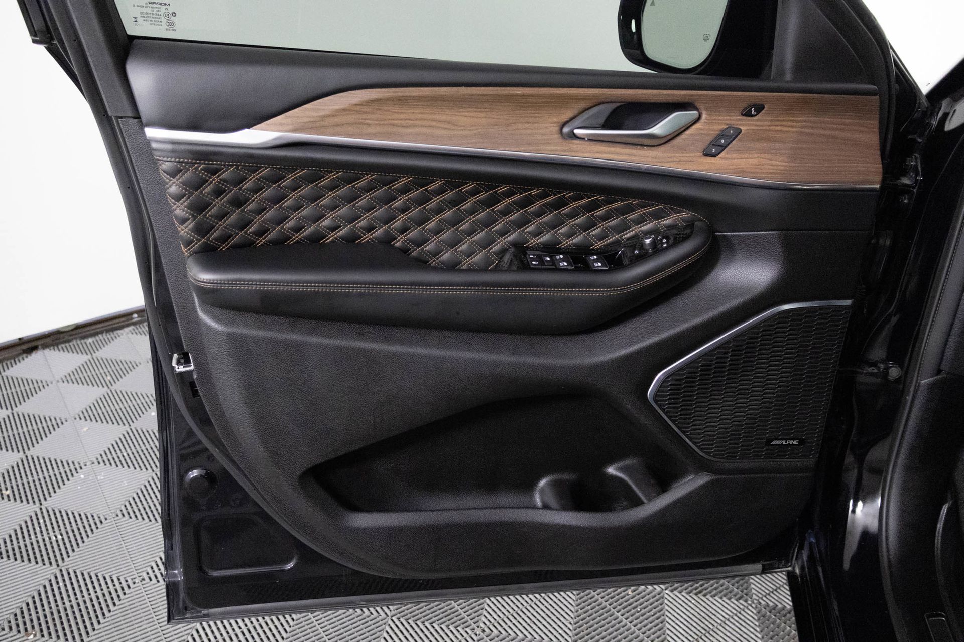 2023 JEEP GRAND CHEROKEE - Image 36