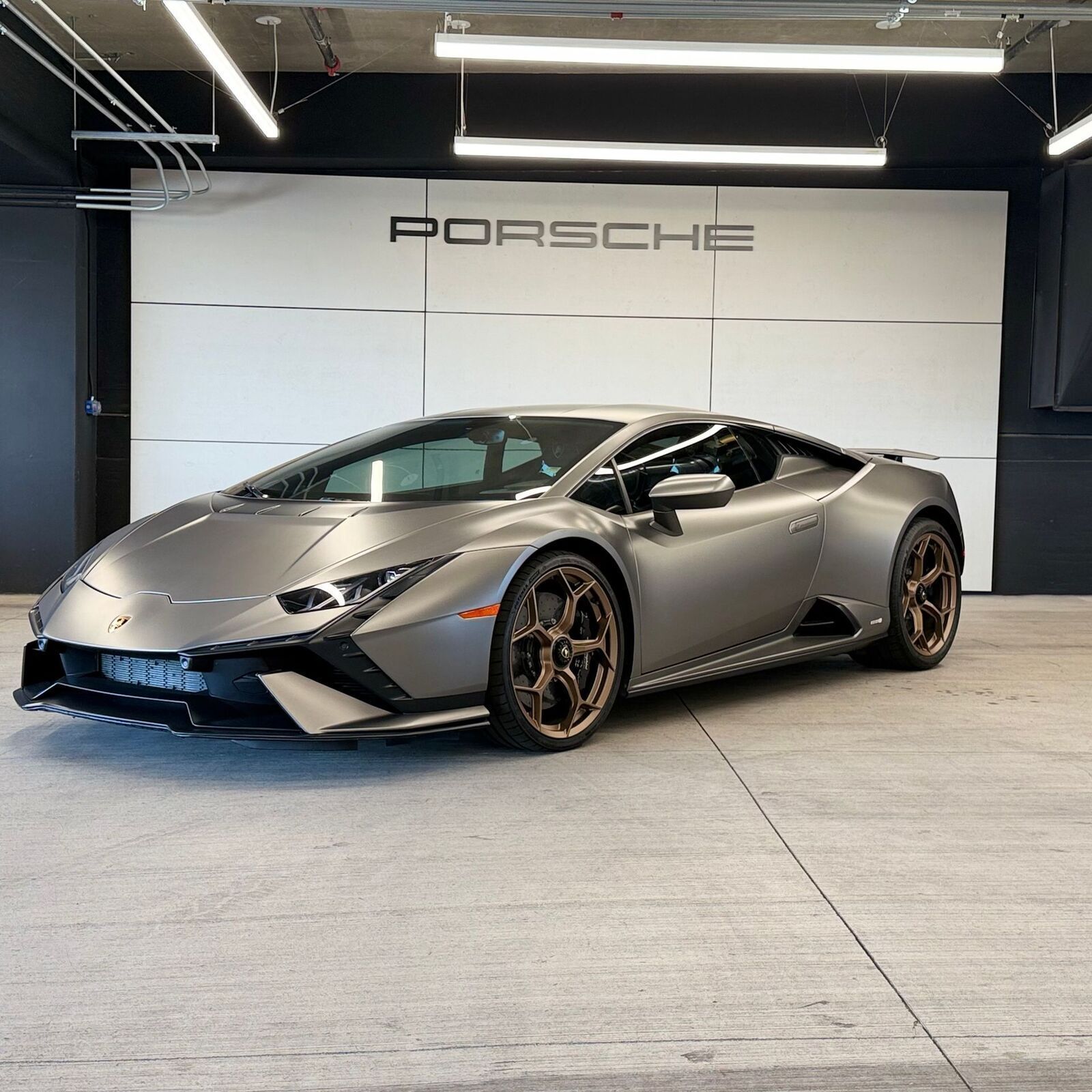 Grigio Titans Matte 2023 Lamborghini Huracan Coupe Rear-Wheel Drive 7-Speed Manual