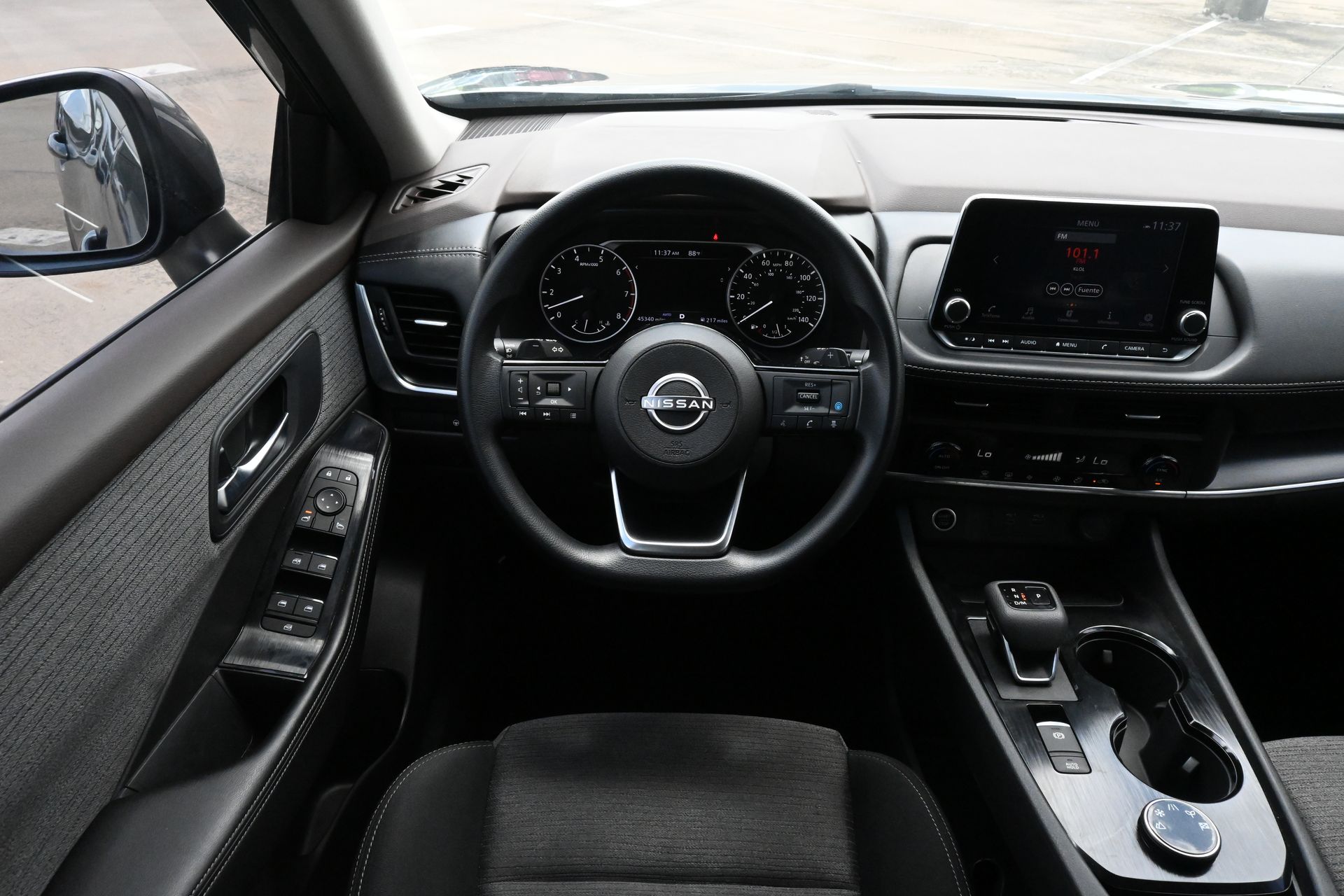2023 Nissan Rogue SV - 9