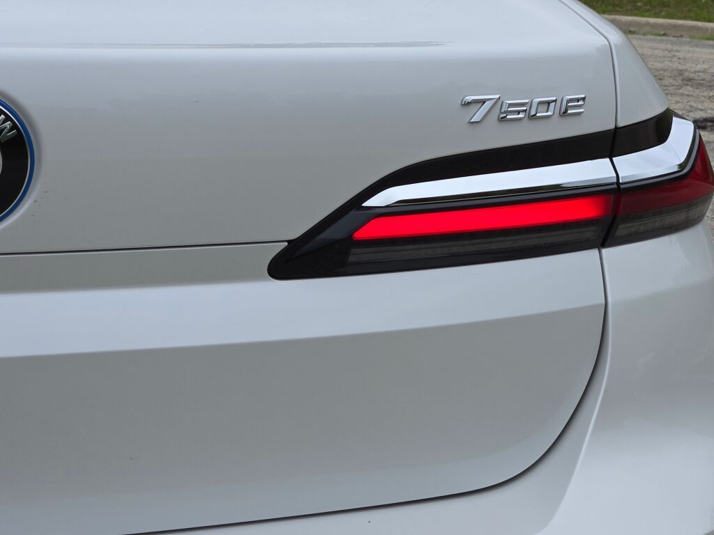 2024 Bmw 750e 750e xDrive photo 11