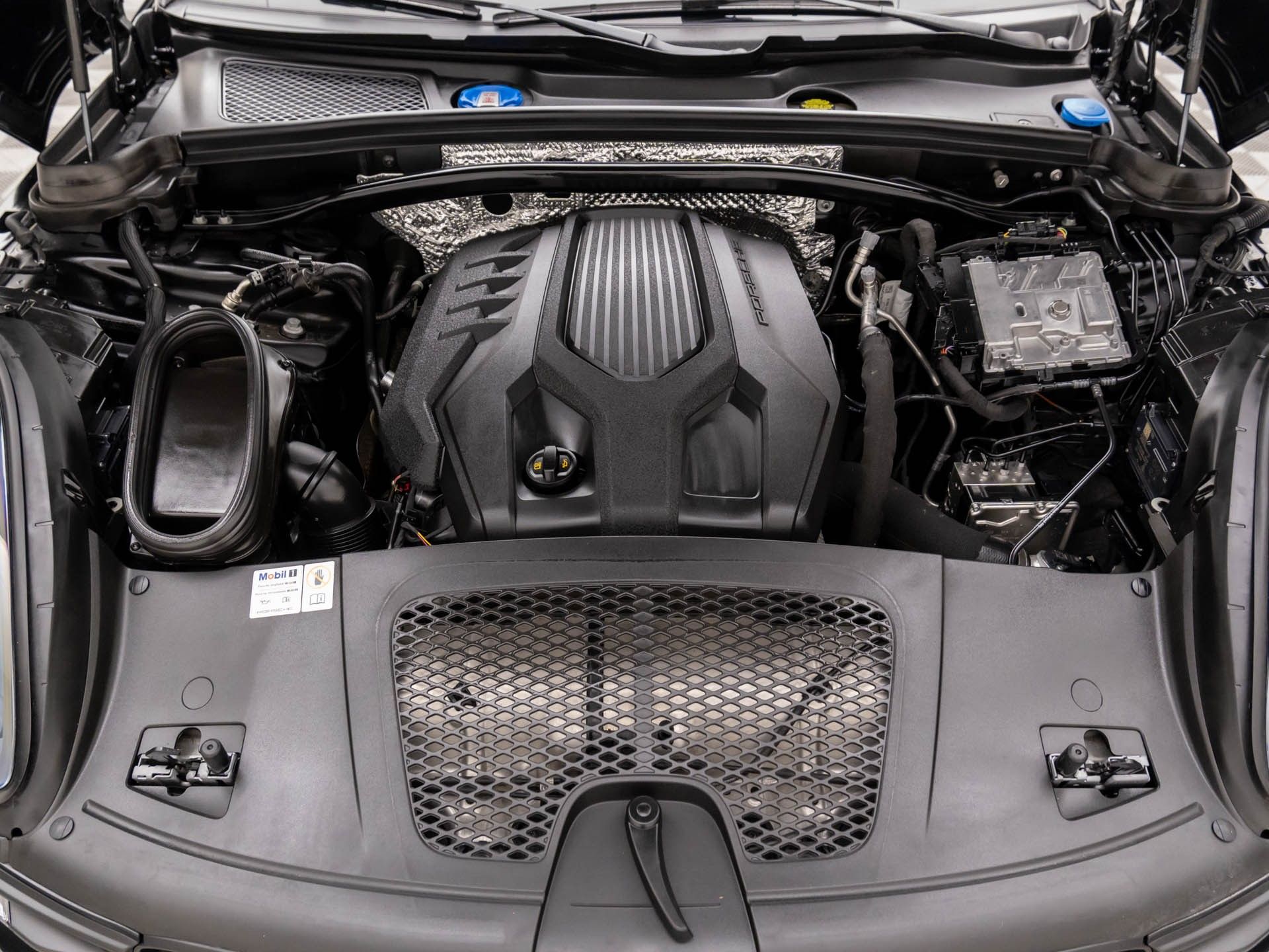 2024 Porsche Macan  photo