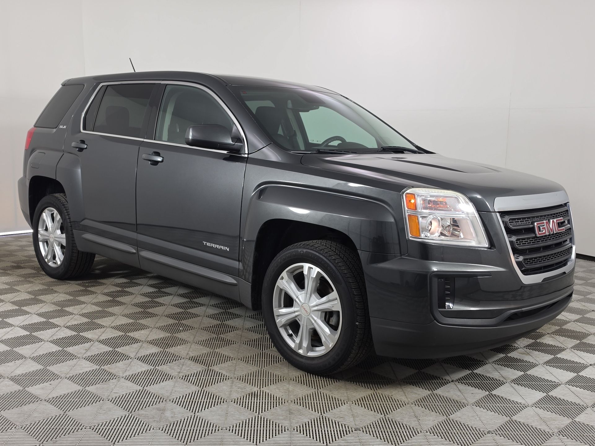 Graphite Gray Metallic 2017 GMC Terrain SUV / Crossover Front-Wheel Drive 6-Speed Automatic