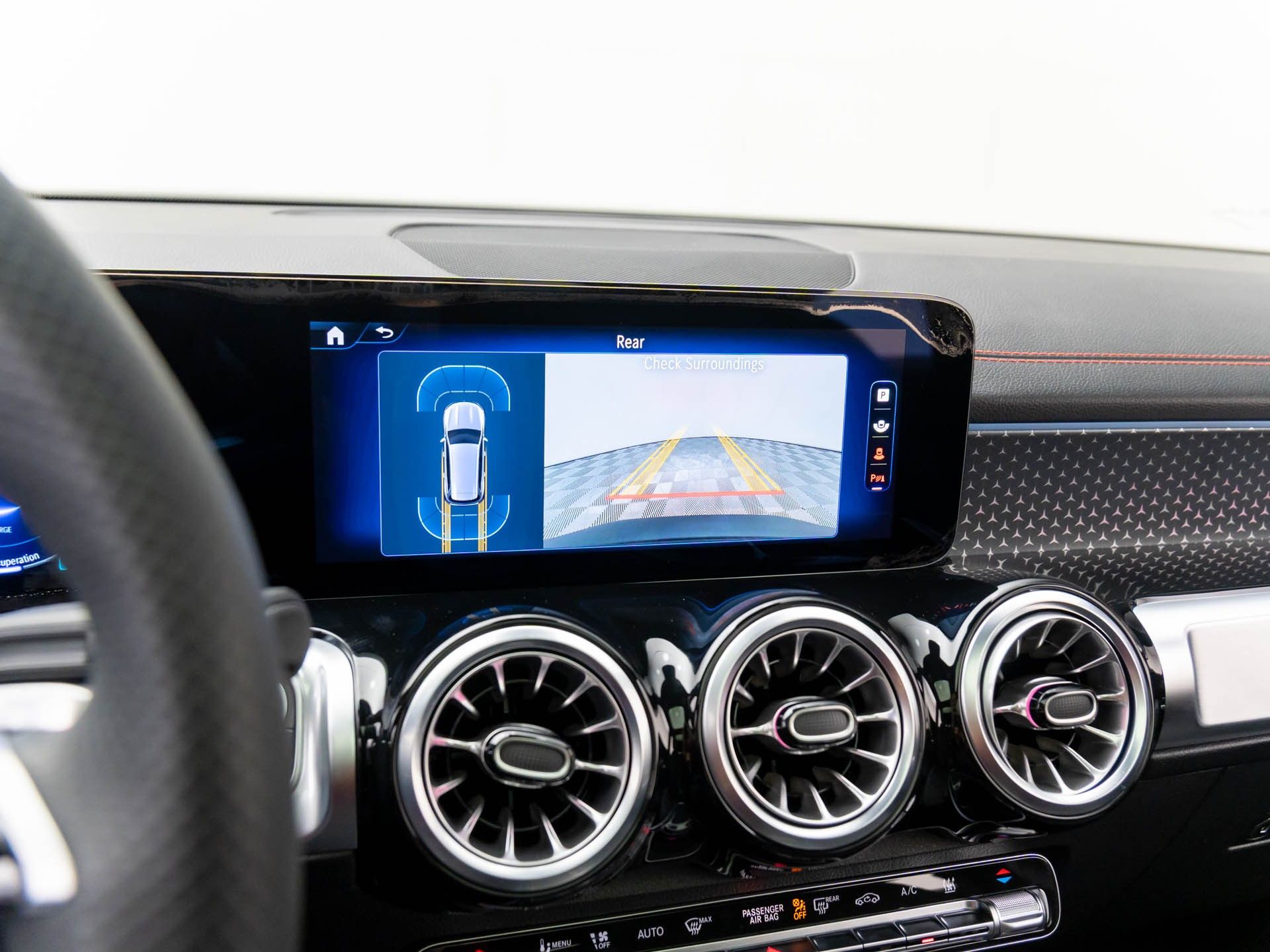 2024 Mercedes-Benz EQB 300 photo
