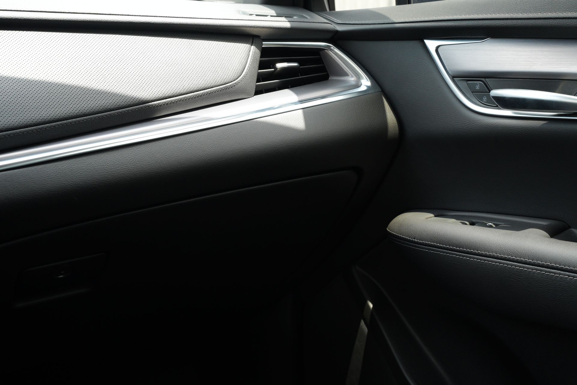 2023 Cadillac XT5 Luxury Black at South Houston Nissan