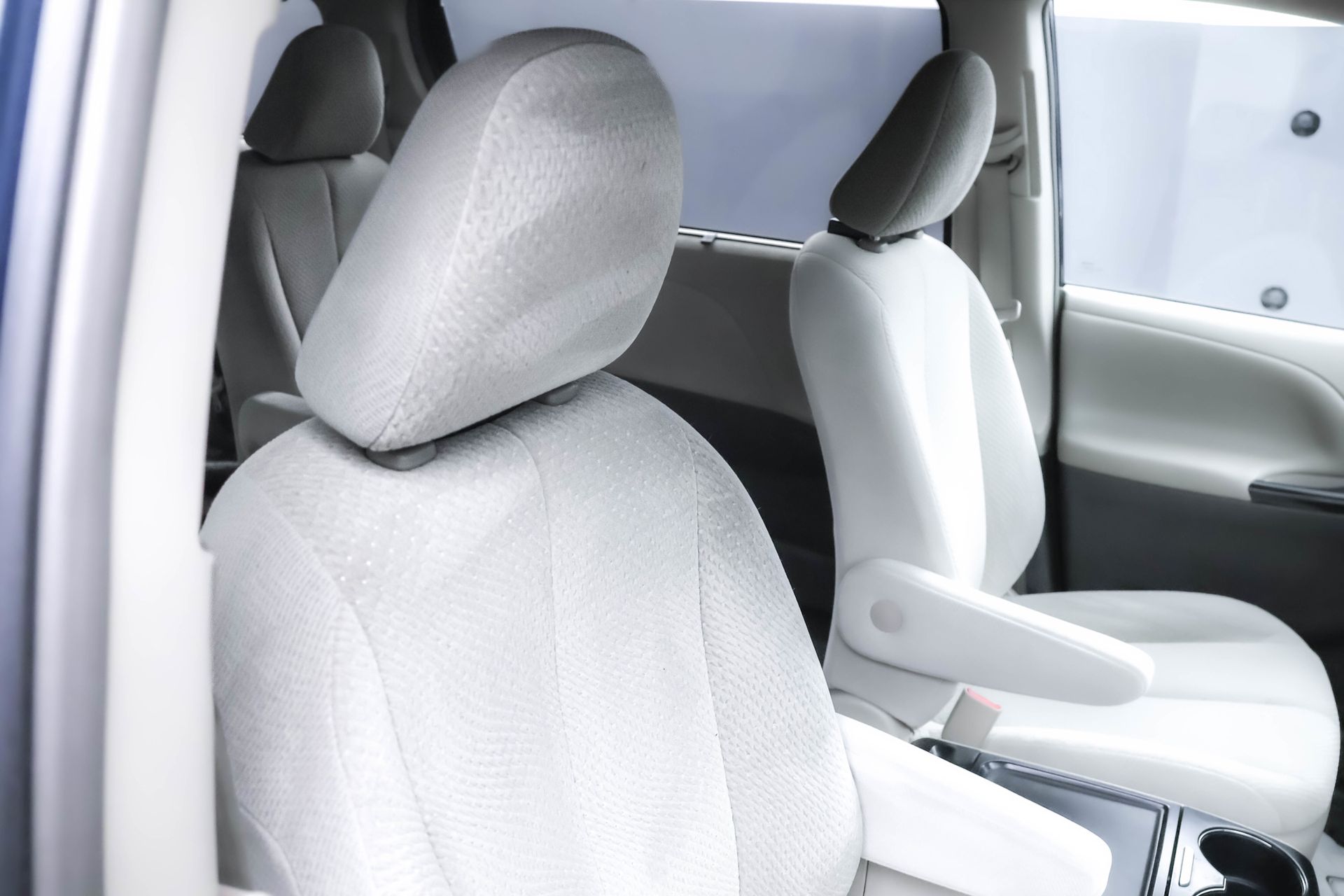 2012 TOYOTA SIENNA - Image 29