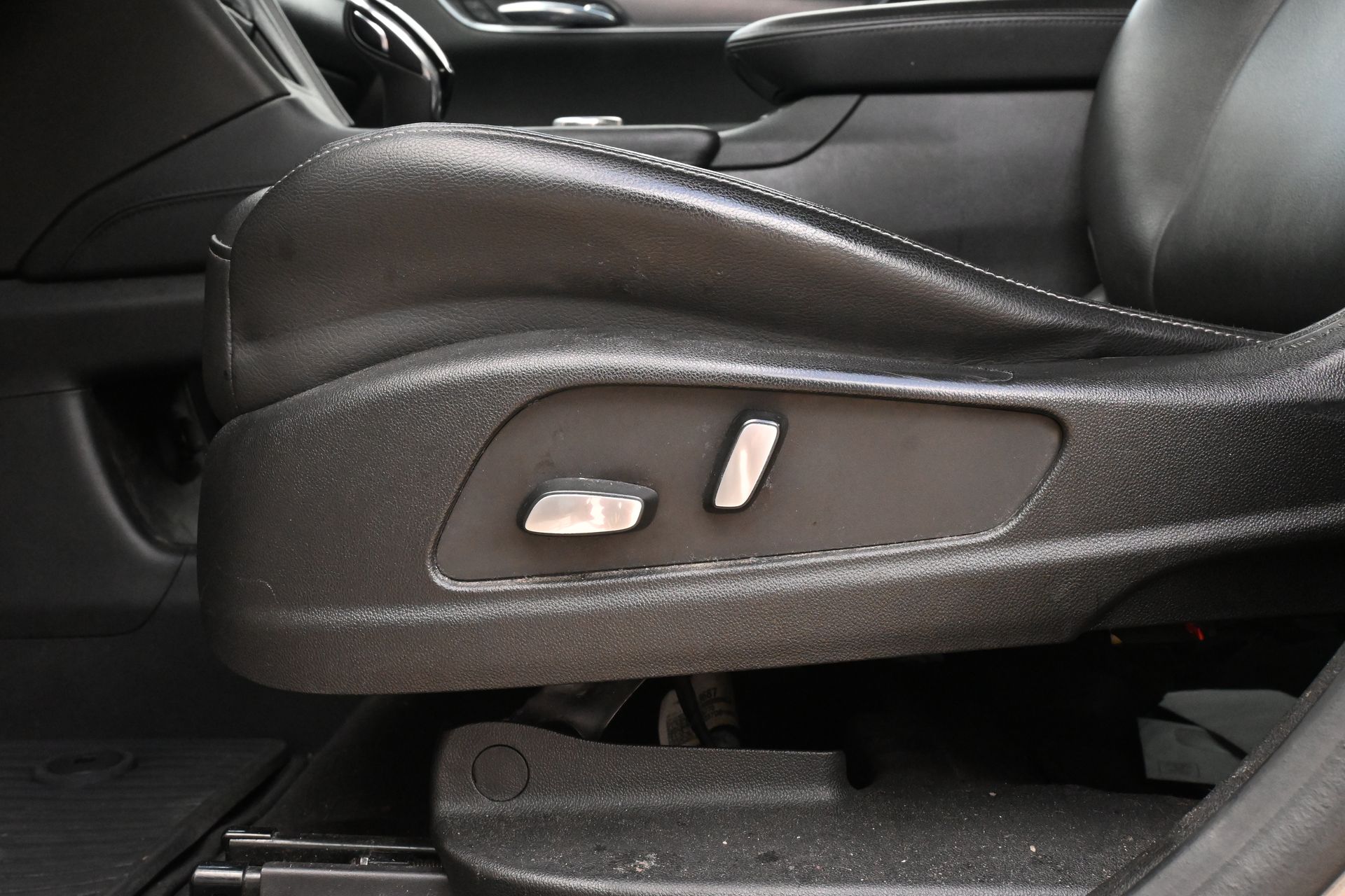 2022 Cadillac XT6 Luxury Brown at AutoSavvy Houston Northwest