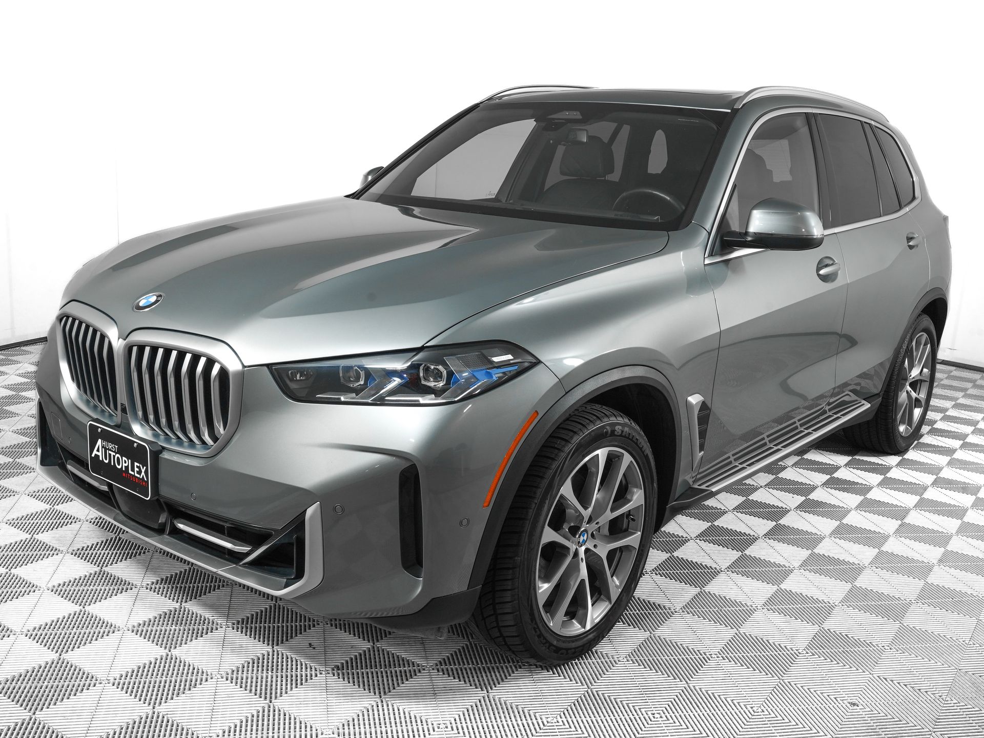 View vehicle photo 7