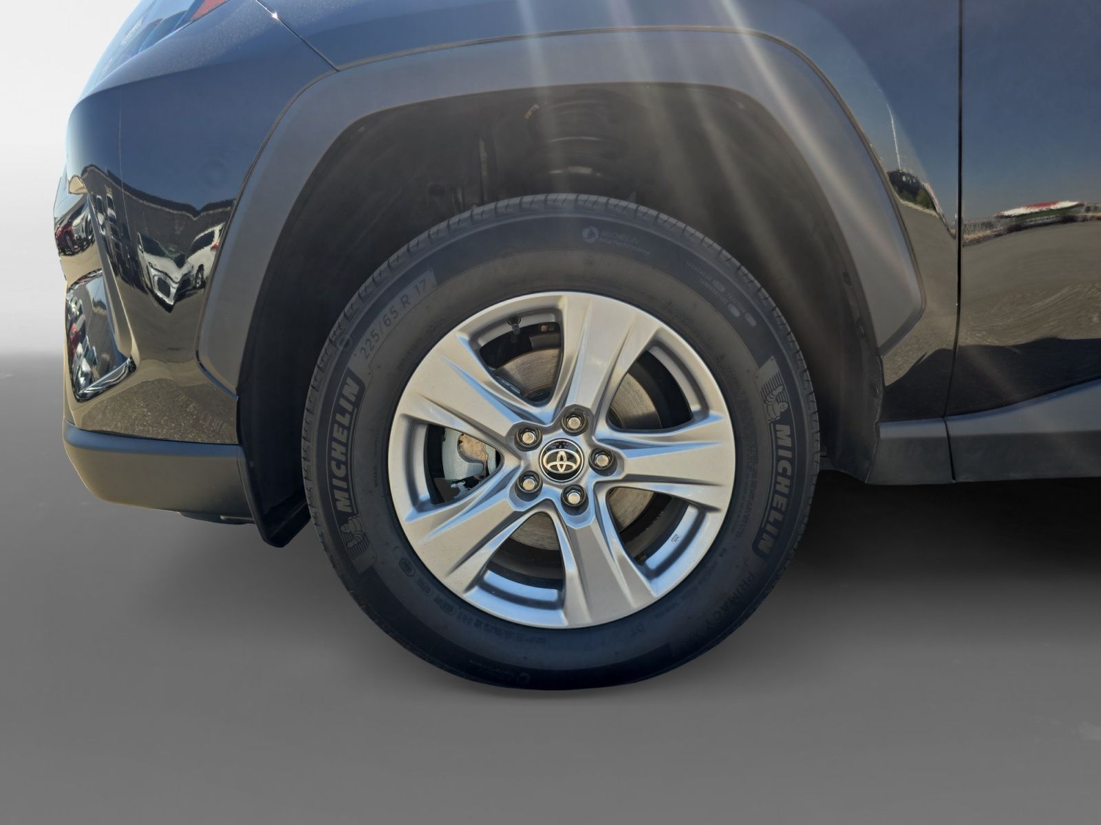 2025 Toyota RAV4 XLE - Photo 14