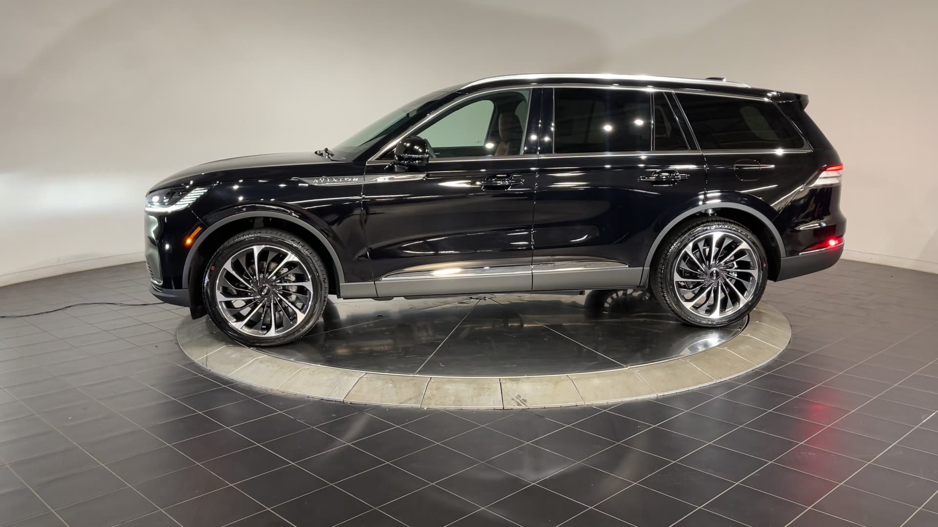 2025 Lincoln Aviator Reserve photo 4