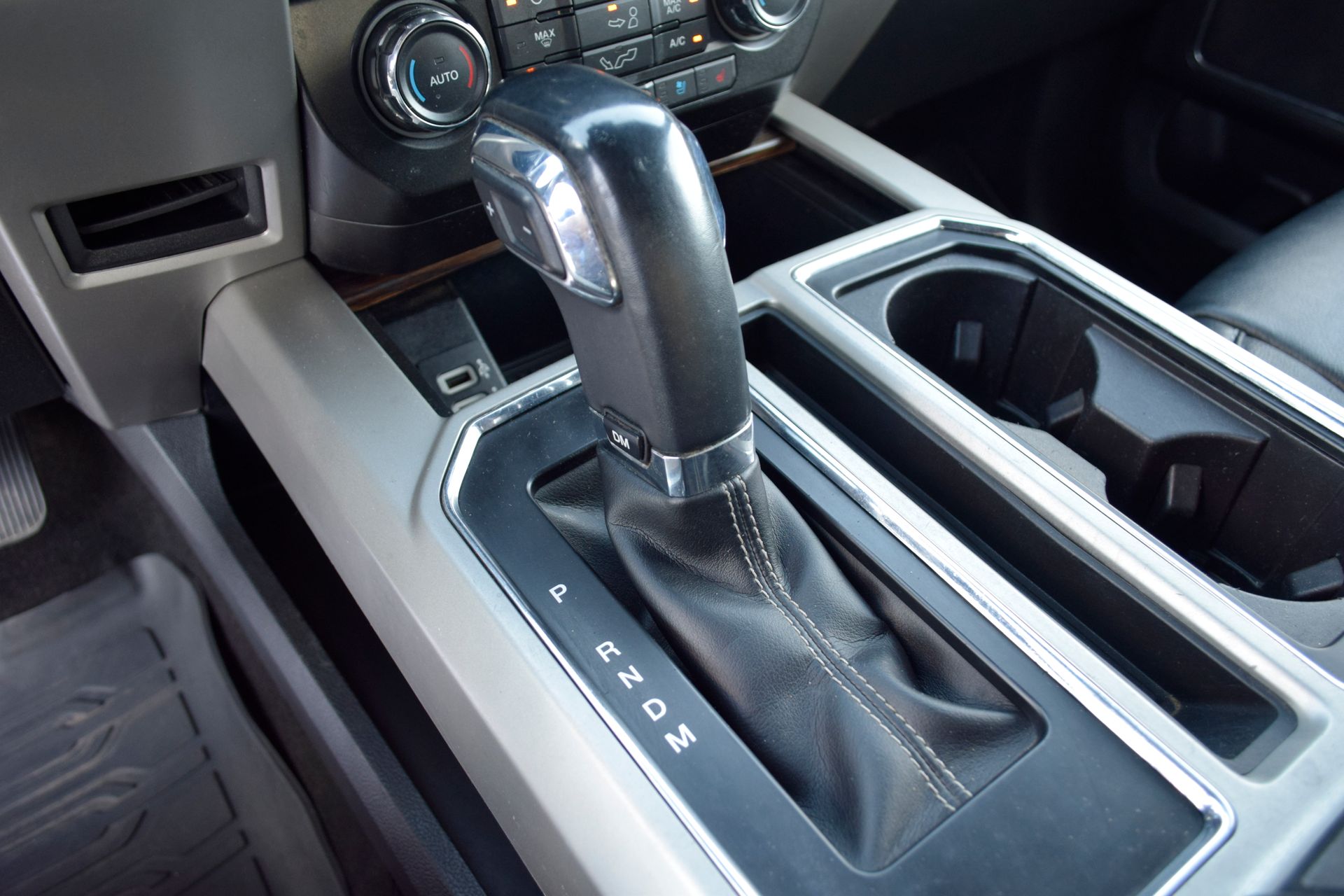 2019 Ford F-150 Lariat White at EAG Ford Navasota