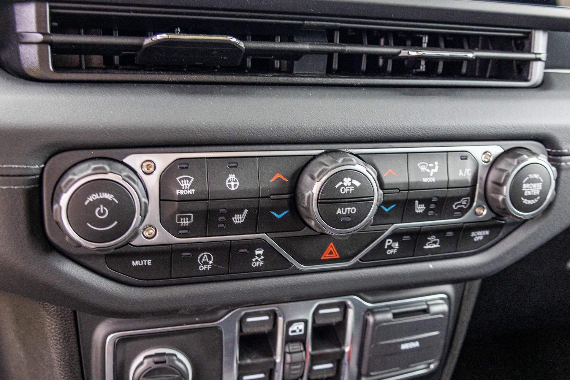 2025 JEEP WRANGLER - Image 27