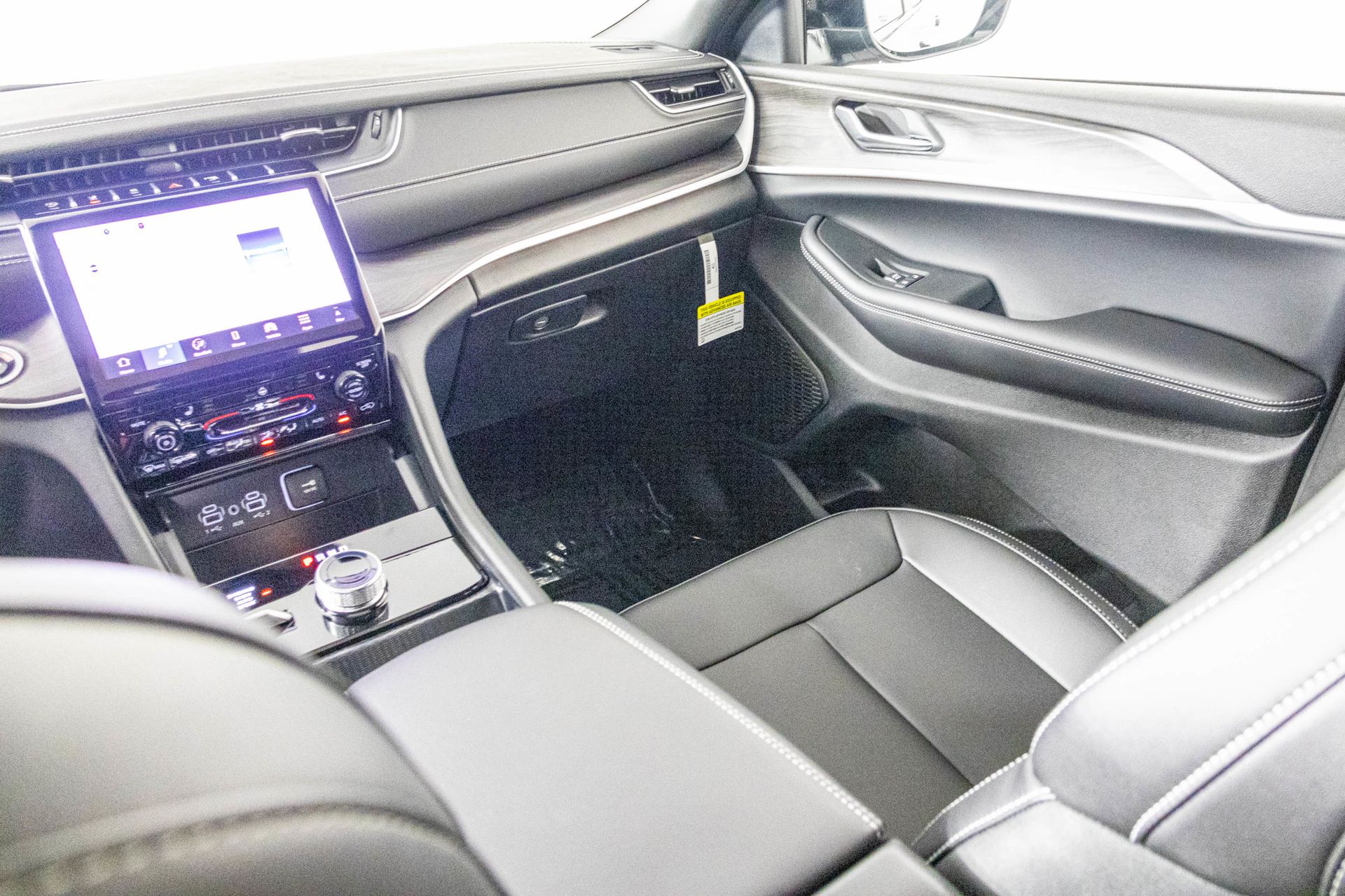 2025 JEEP GRAND CHEROKEE - Image 32