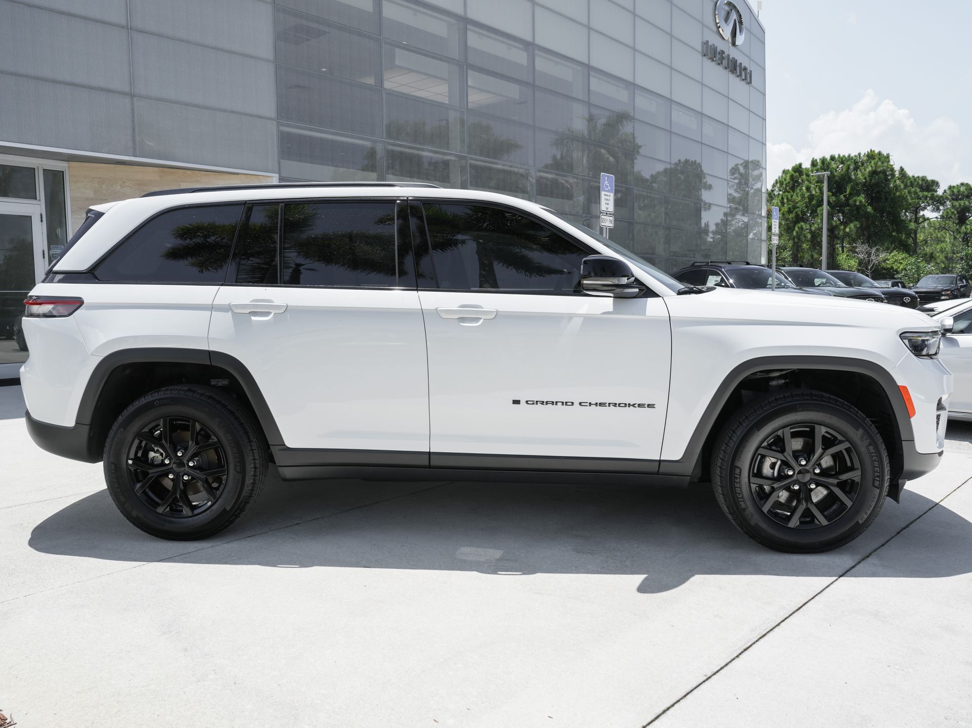 used 2025 Jeep Grand Cherokee car, priced at $34,000
