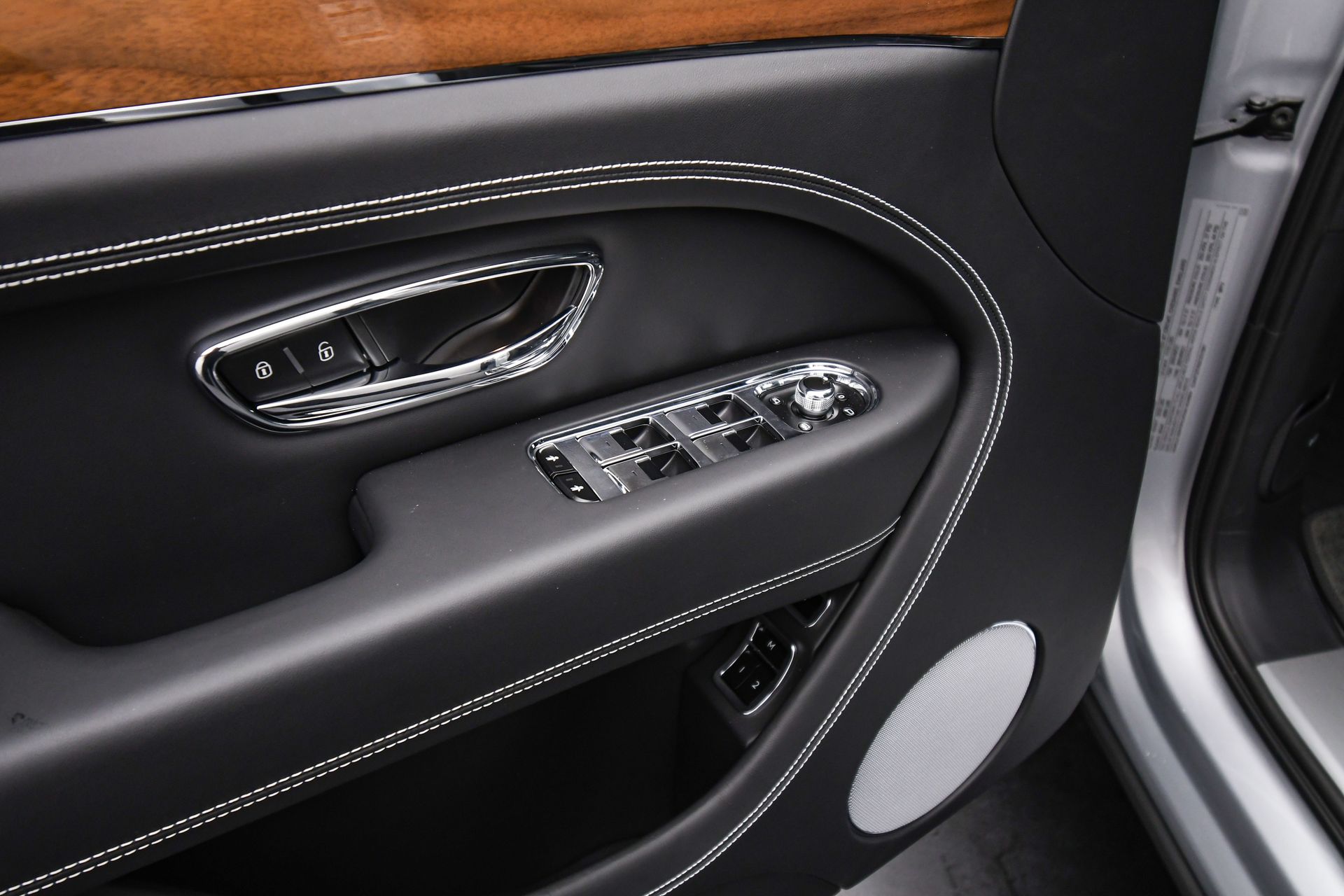 2025 Bentley Bentayga - Photo 41