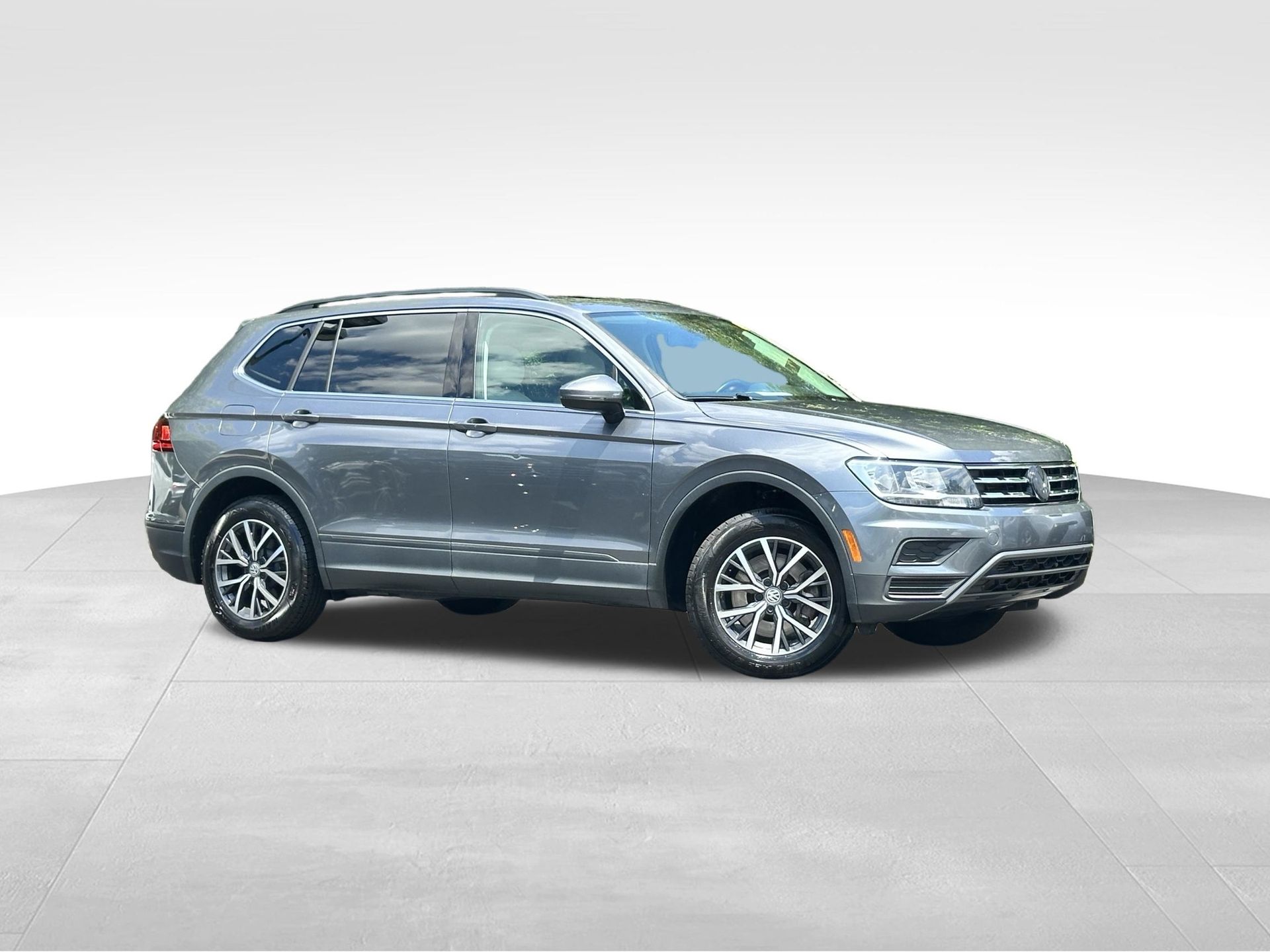 Platinum Gray Metallic 2019 Volkswagen Tiguan SUV / Crossover Front-Wheel Drive 8-Speed Automatic