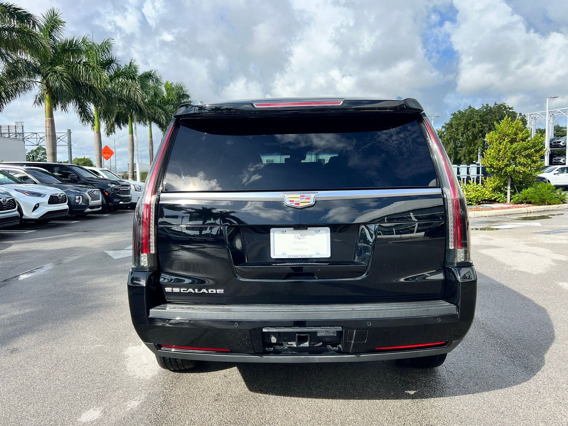 2018 Cadillac Escalade Premium Luxury 25