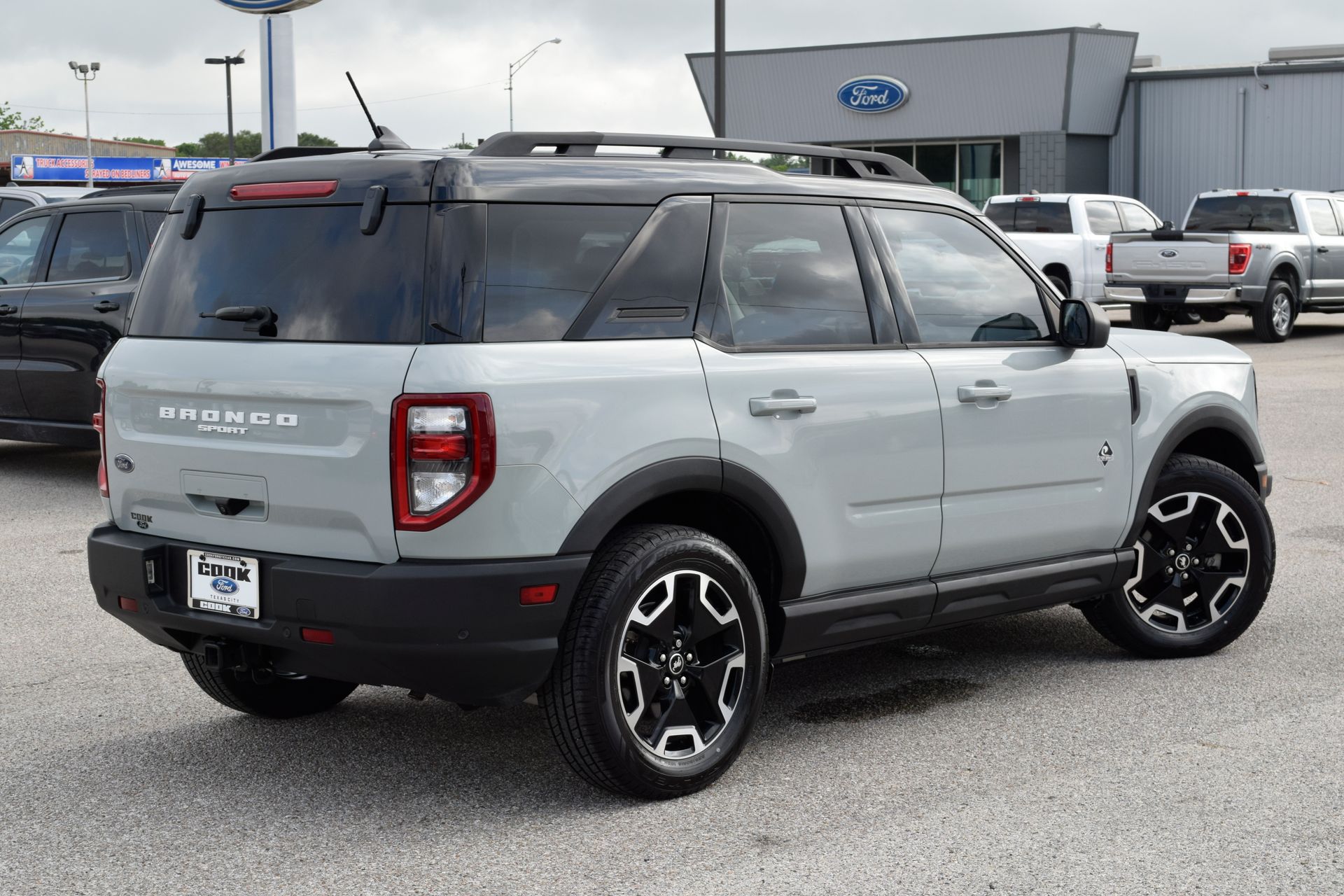 2022 Ford Bronco Sport Outer Banks Green at Classic Elite Chevrolet Sugar Land