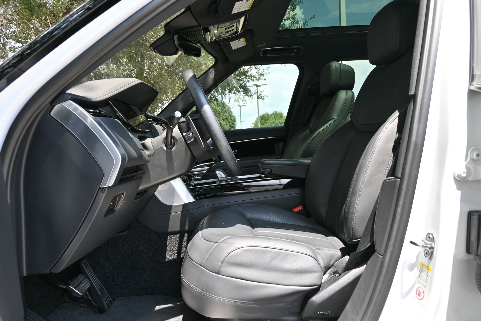 2023 Land Rover Range Rover SE White at Genesis of Spring