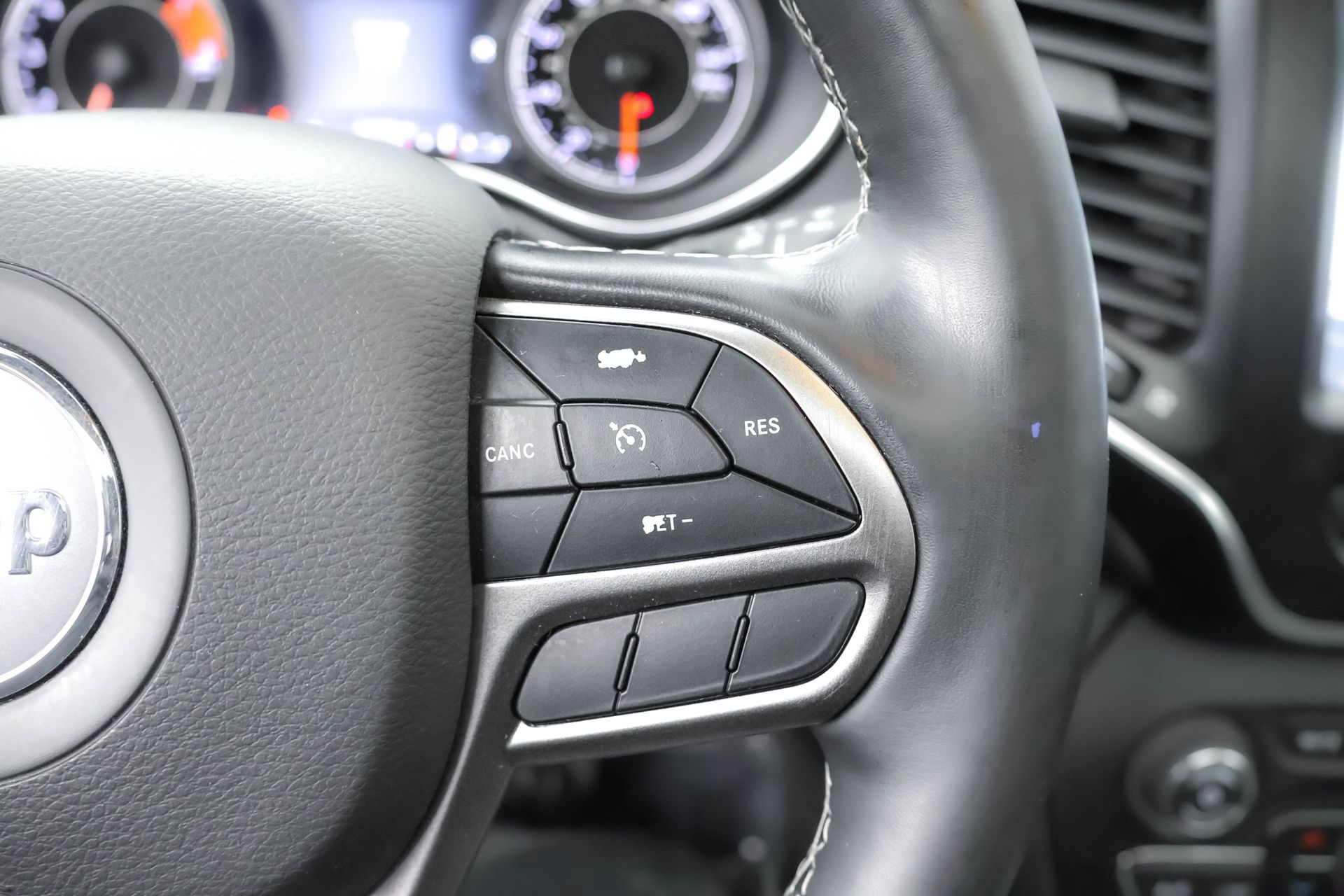 2021 JEEP CHEROKEE - Image 30