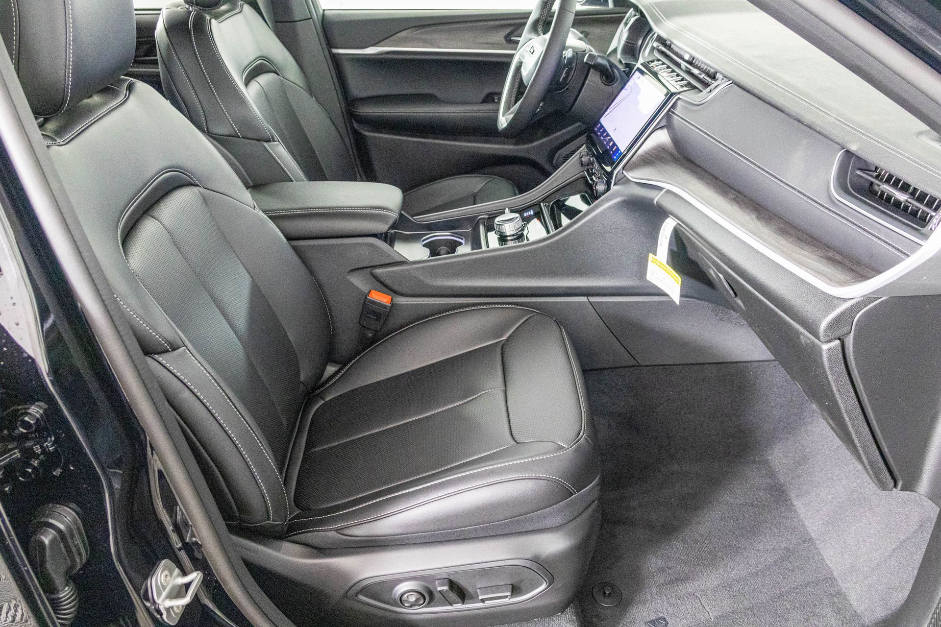 2025 JEEP GRAND CHEROKEE - Image 36