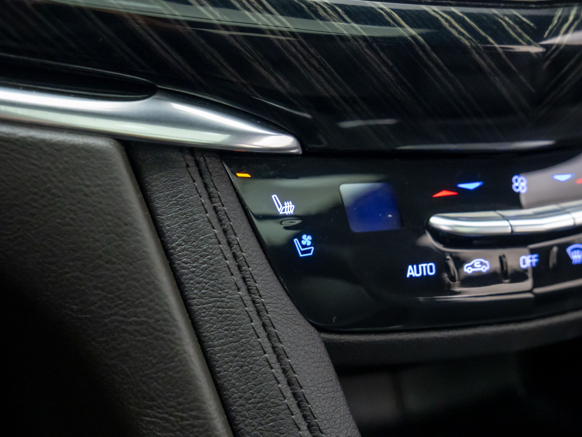 2022 Cadillac XT6 Premium Luxury photo