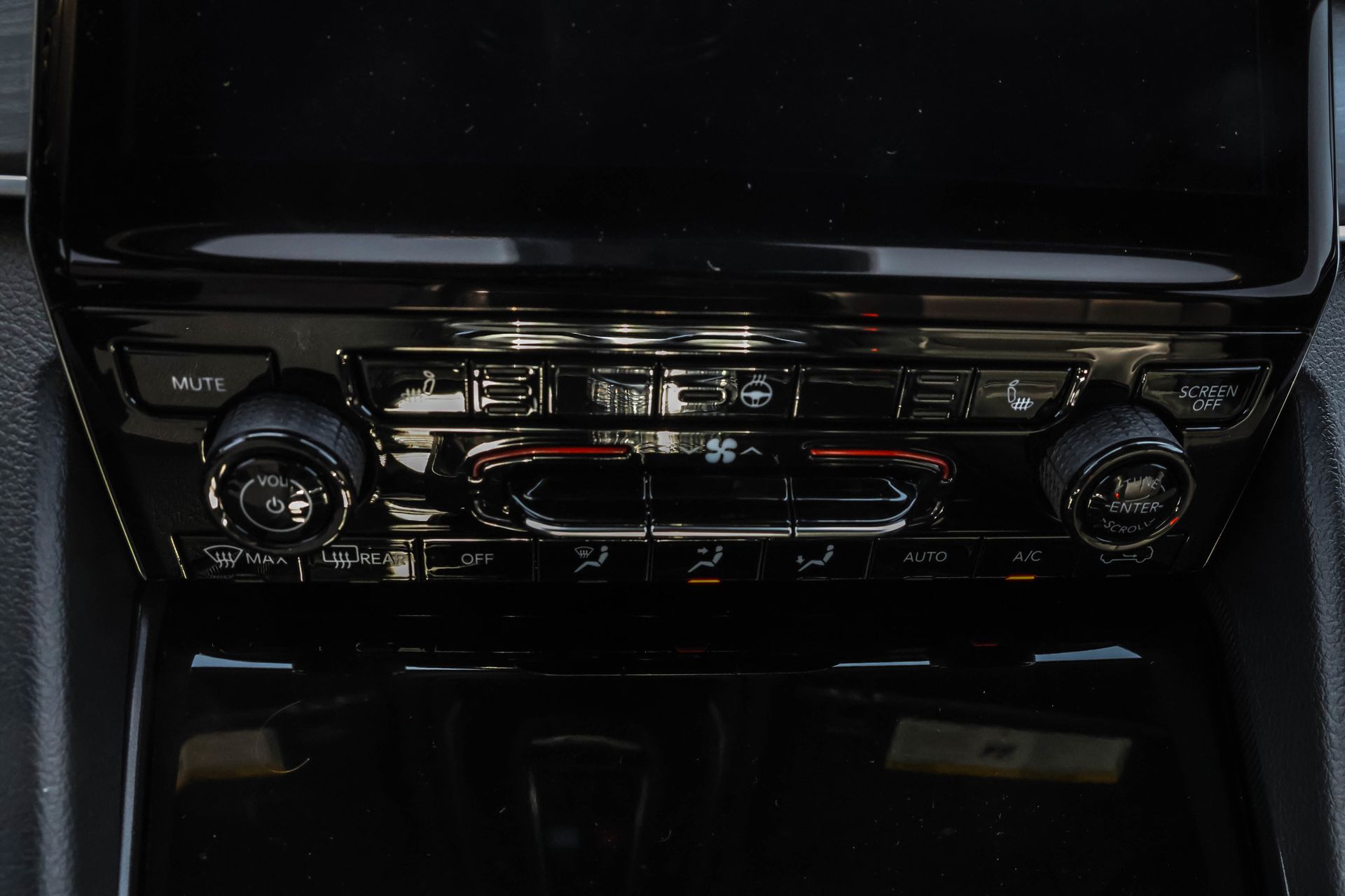 2025 JEEP GRAND CHEROKEE - Image 19