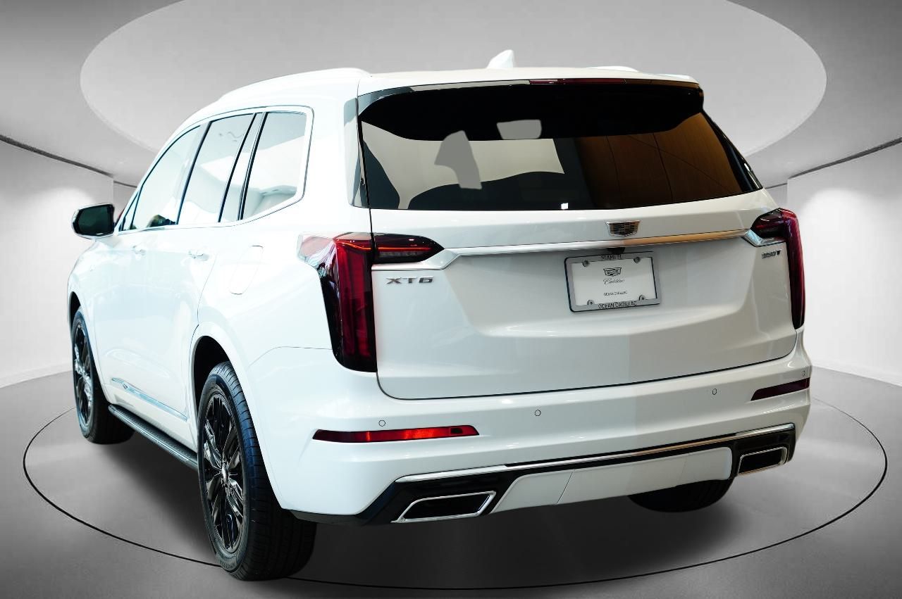 2024 Cadillac XT6 Luxury 2