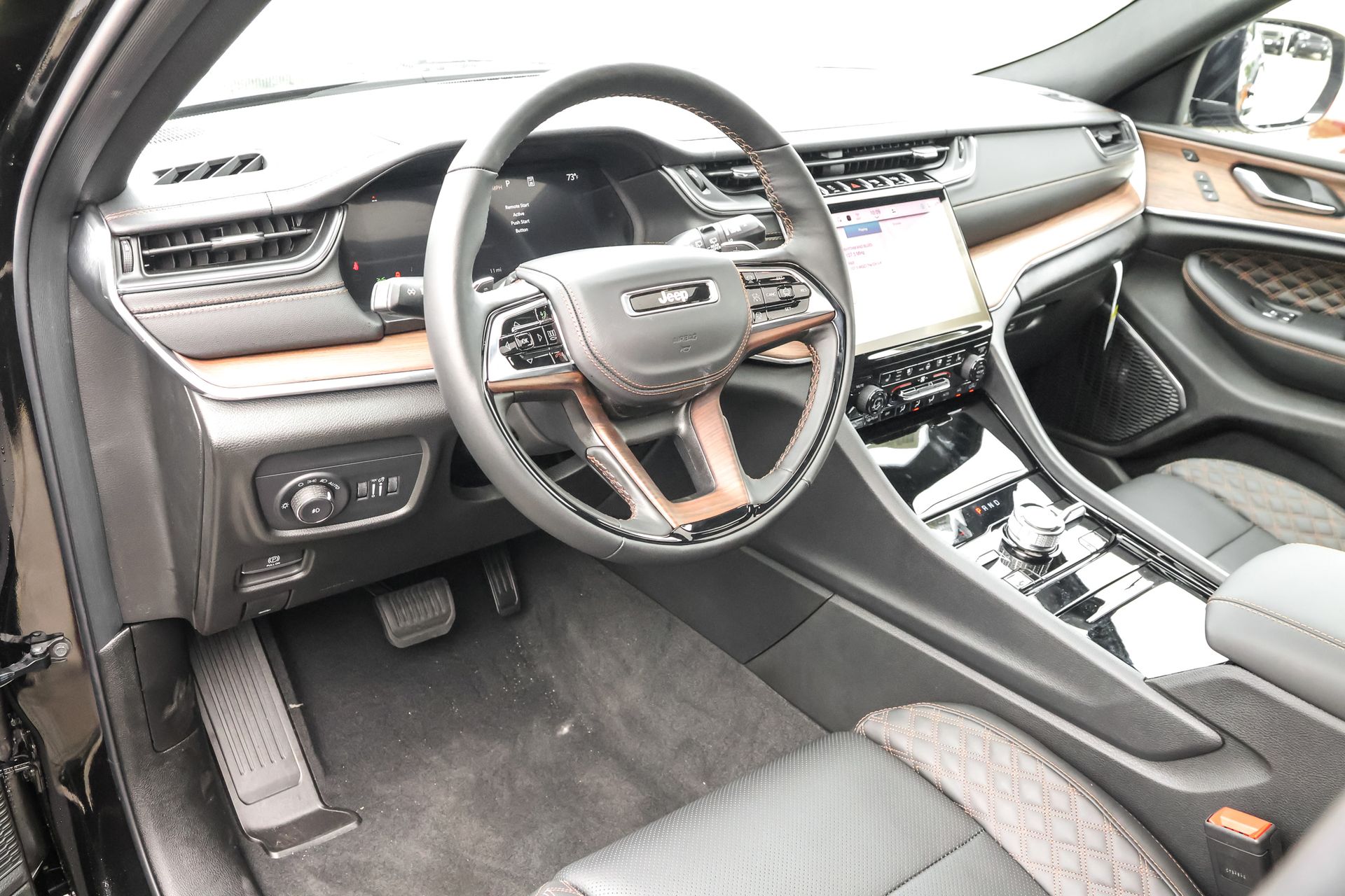 2025 JEEP GRAND CHEROKEE - Image 4