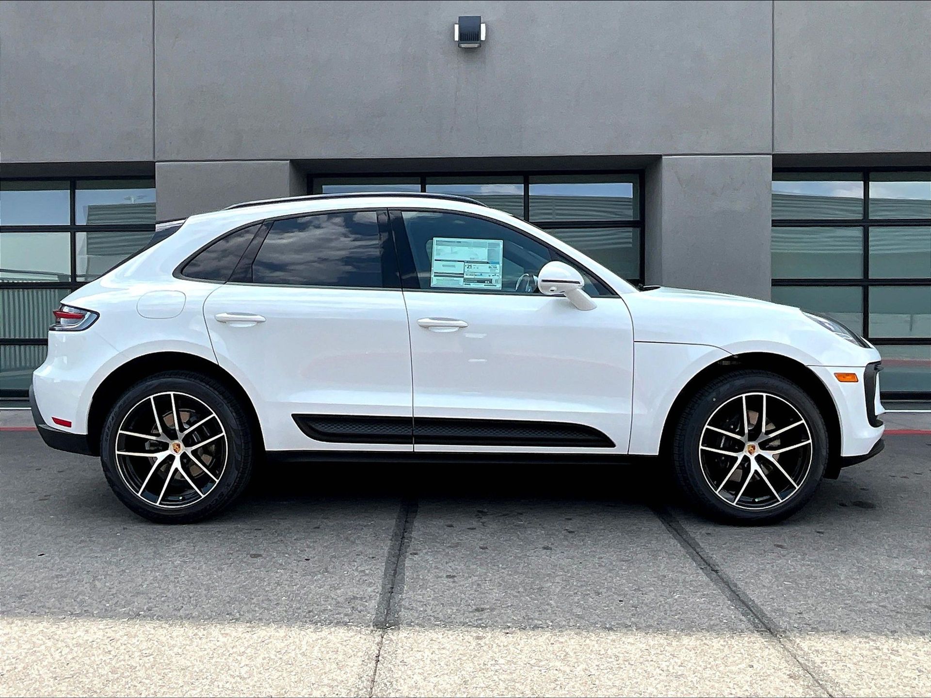 2025 Macan picture #7