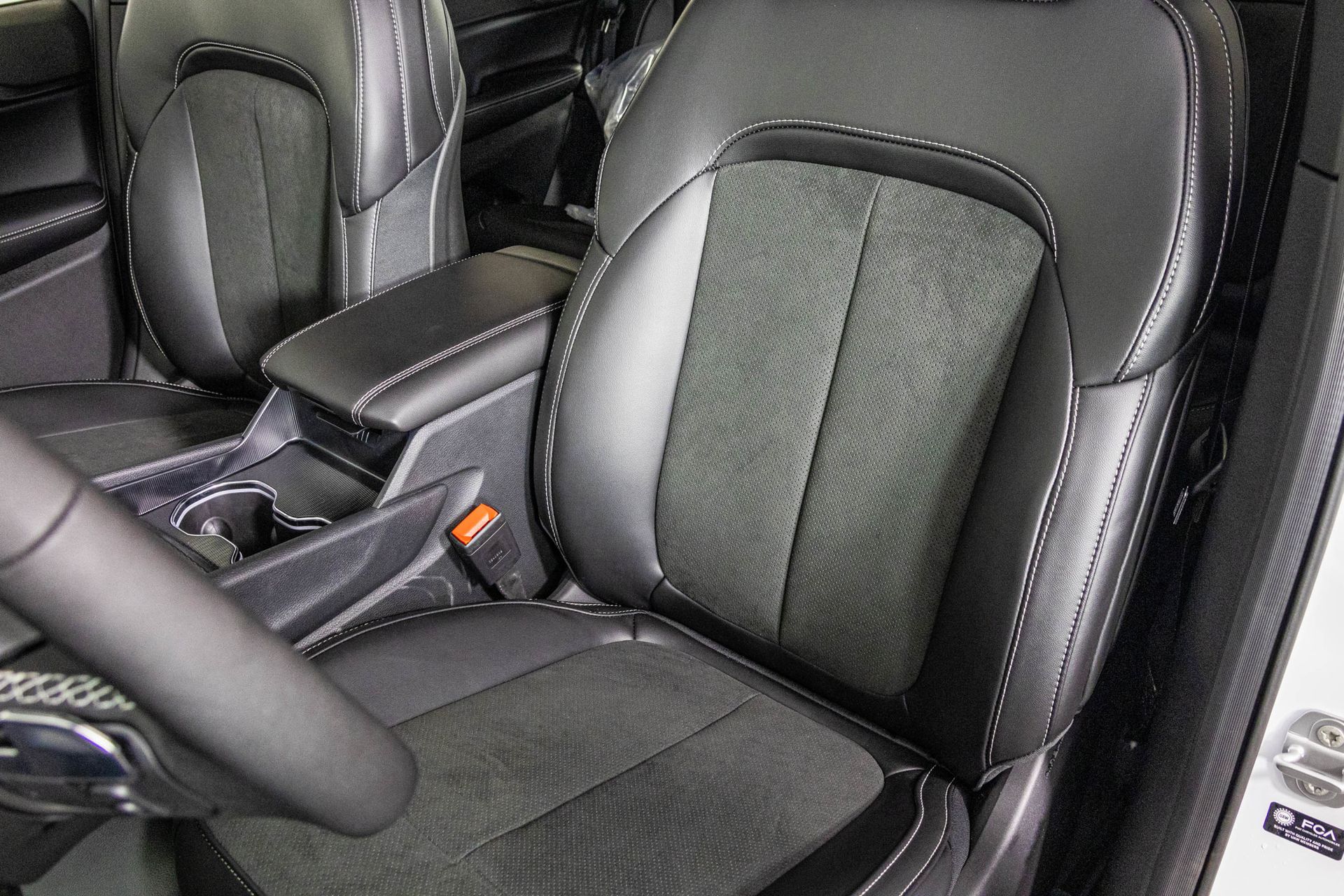 2025 JEEP GRAND CHEROKEE - Image 19